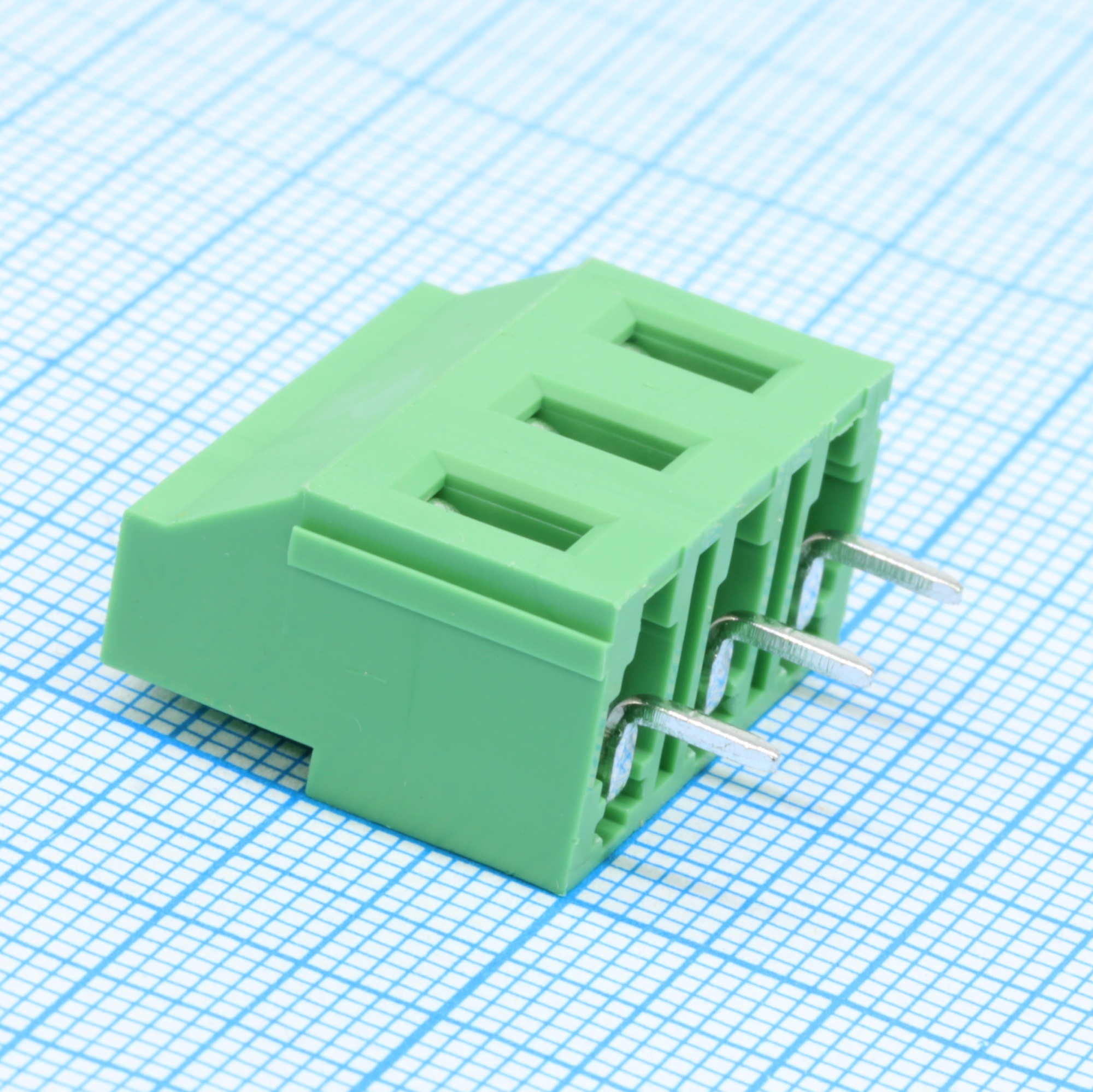 DG130-7.5-03P-14-00A(H) - Винтовой клеммный блок c рельефной обоймой, 3 контакта. Серия DG130-7.5