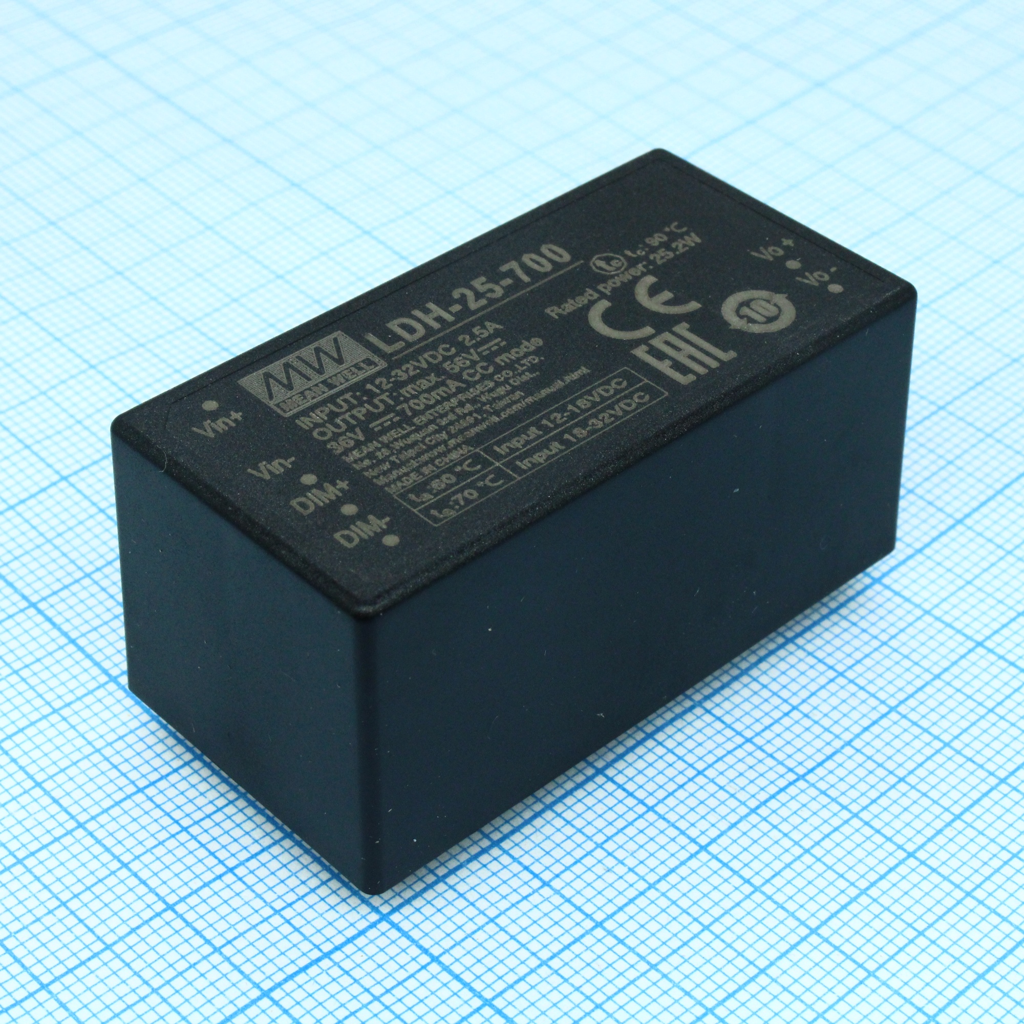 LDH-25-700 - DC/DC LED понижающий, вход 9.5…32В, выход 12.5…36В/0.7А, КПД до 95.5%, вход DIMM 2 in 1, 52.4x27.2x24мм, DIP, -40…70°C, пластик
