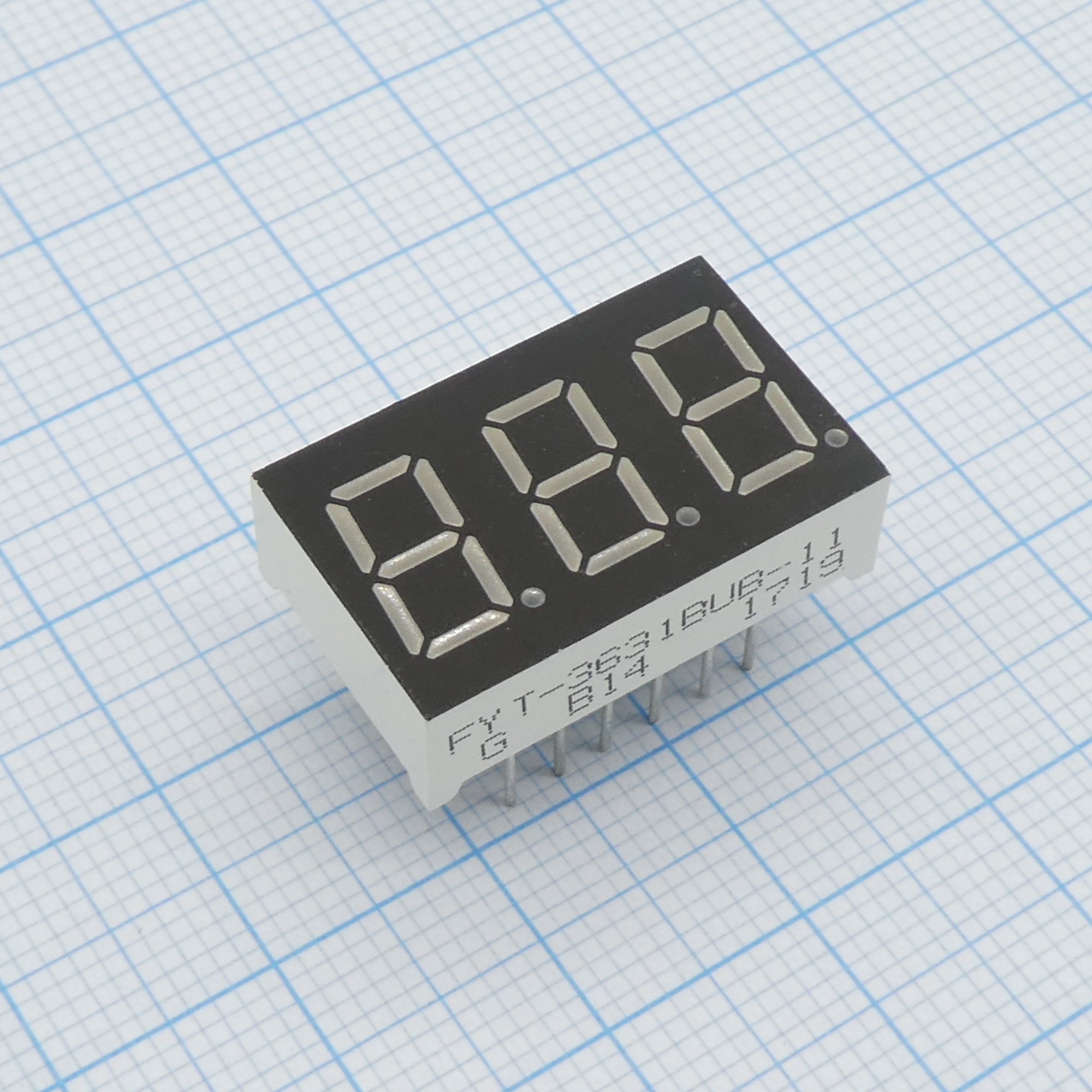 FYT-3631BUB-11 - 3-х разрядный индикатор 9,2мм/синий/470нм/80-120мкд/ОА