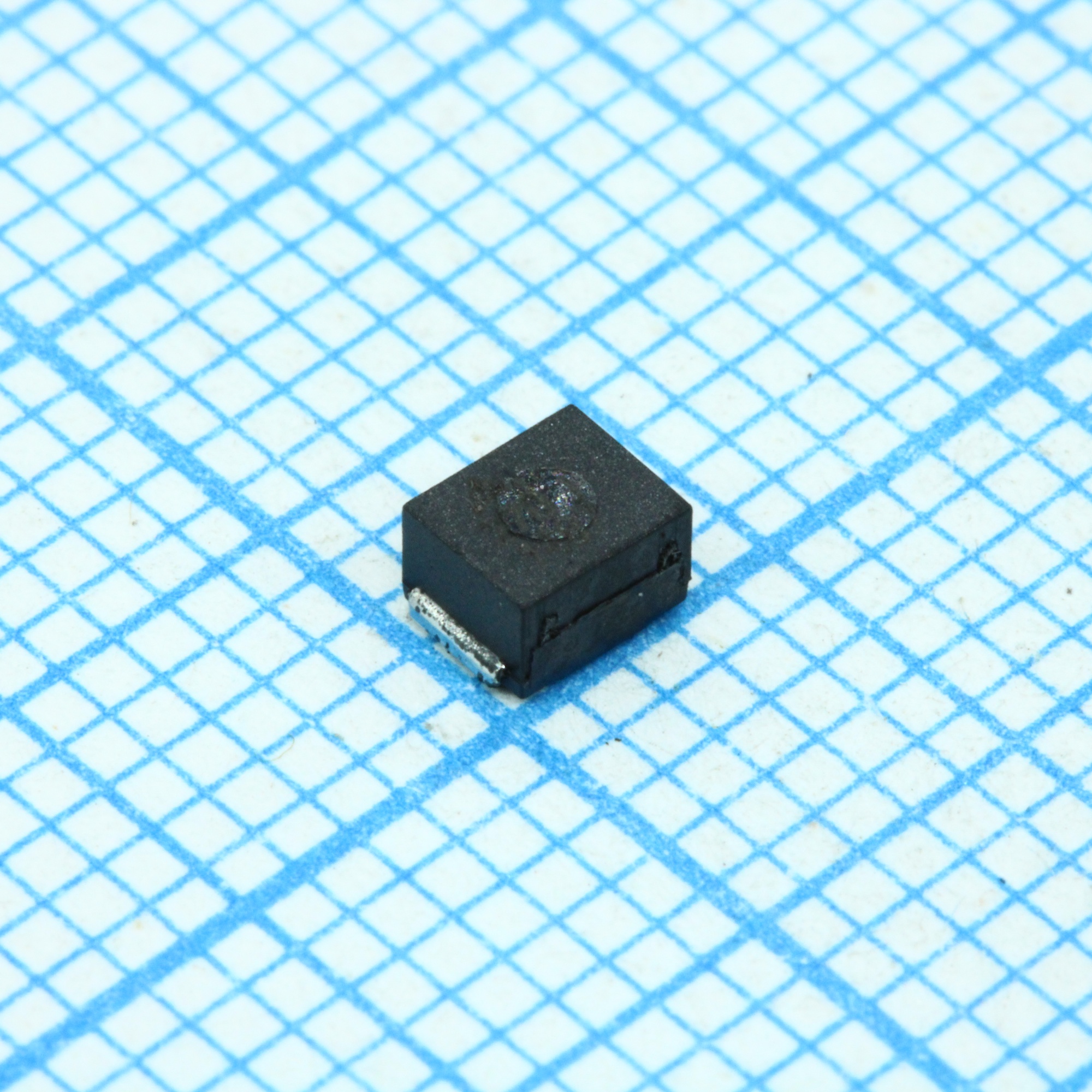 B82422A3270J100 - Чип индуктивность 27nH 5% 10MHz 23Q-Factor Ceramic 600mA 140mOhm