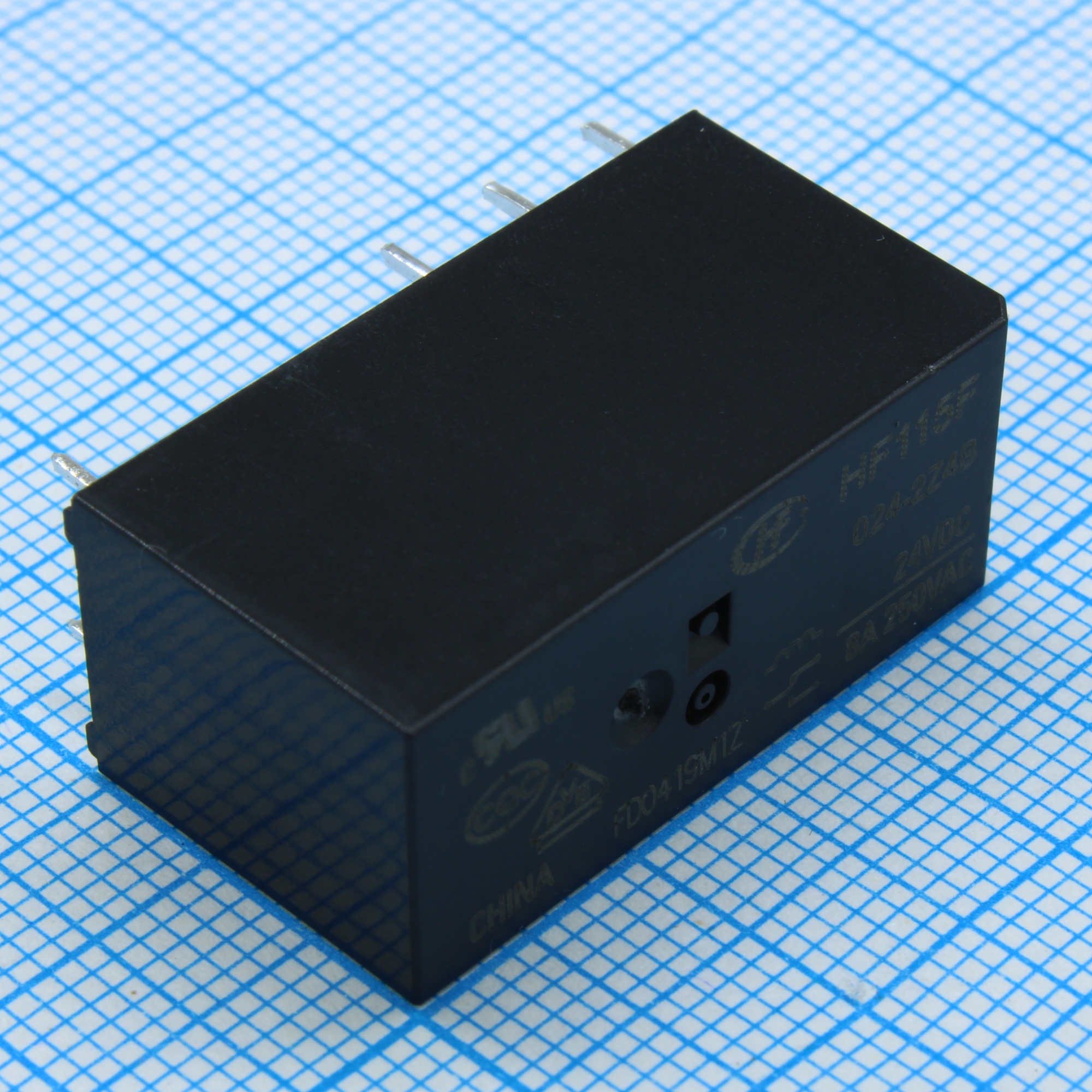 HF115F/024-2Z4B - Реле силовое, 8 А, 24 В, две группы на переключение