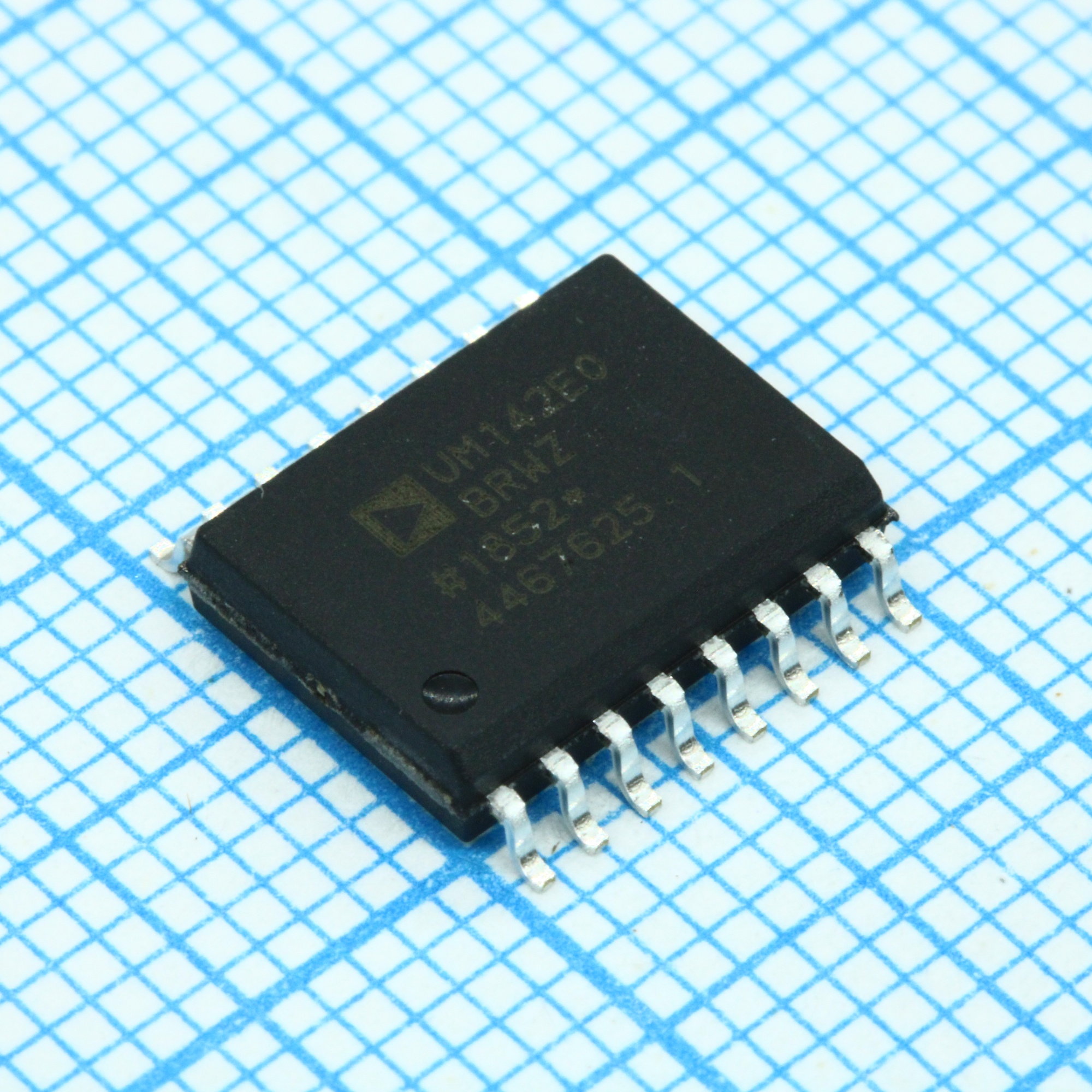 ADUM142E0BRWZ - Устойчивый к внешним воздействиям четырехканальный цифровой изолятор с разрешением выхода и 2 обратными каналами