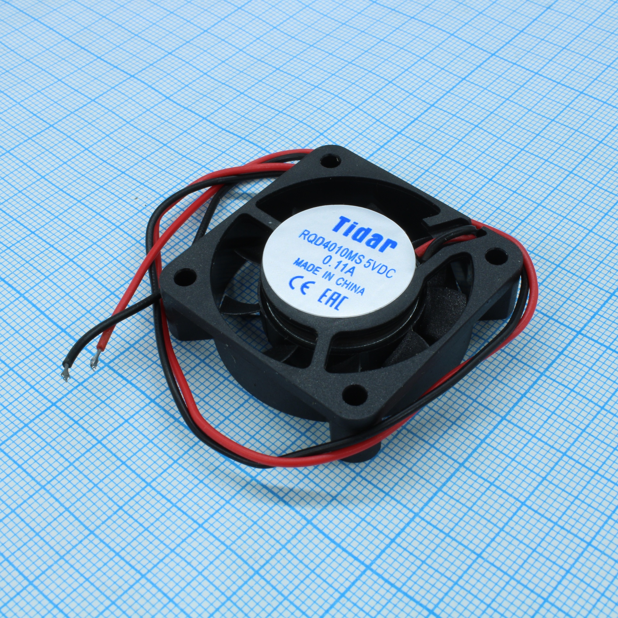 RQD 4010MS 5VDC - Вентилятор 5В 40x40х10мм, 6000 об/мин., 9.9м3/час, 21.5дБ, подшипник скольжения, тип вывода - провод