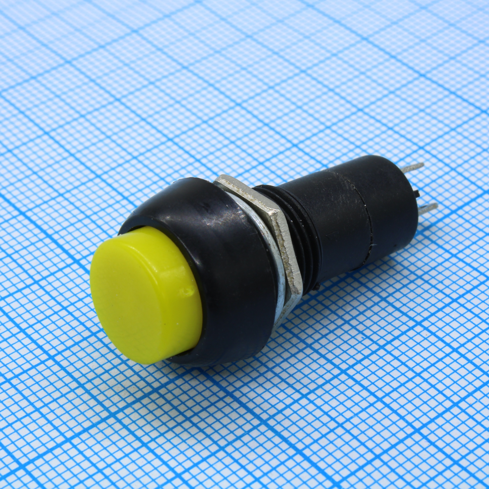 PBS-11B желтый - Кнопка без фиксации 1А 250В OFF-(ON) круглая М12