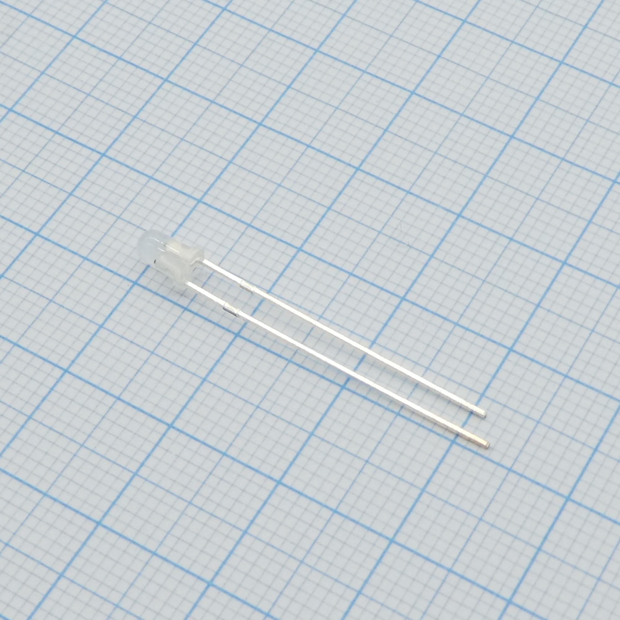 FYL-3017URUGW1A - Светодиод 3мм/красный/625нм/30мкд - зеленый/572нм/25мкд/белый матовый/160° bi