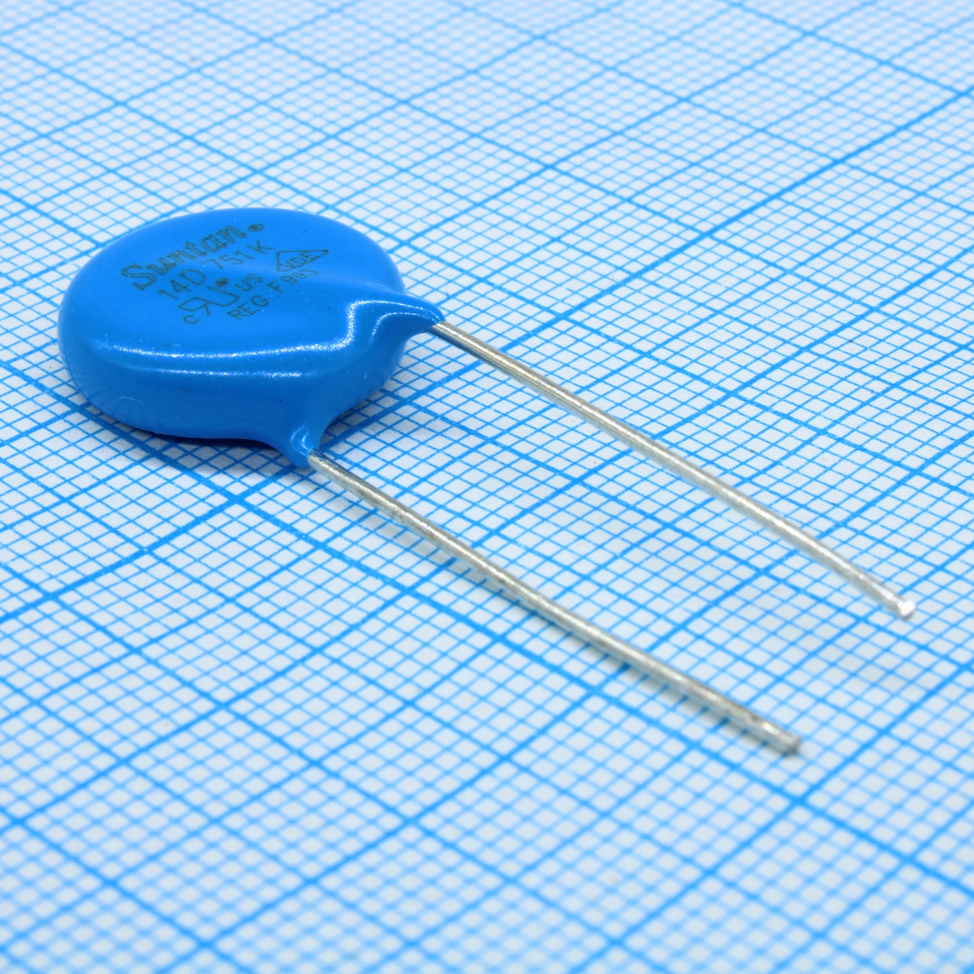 TSV14D751K - Варистор 460Vac/615Vdc, 4500A, 750V(1mA), прямые радиальные выводы, шаг 7.5мм, россыпь