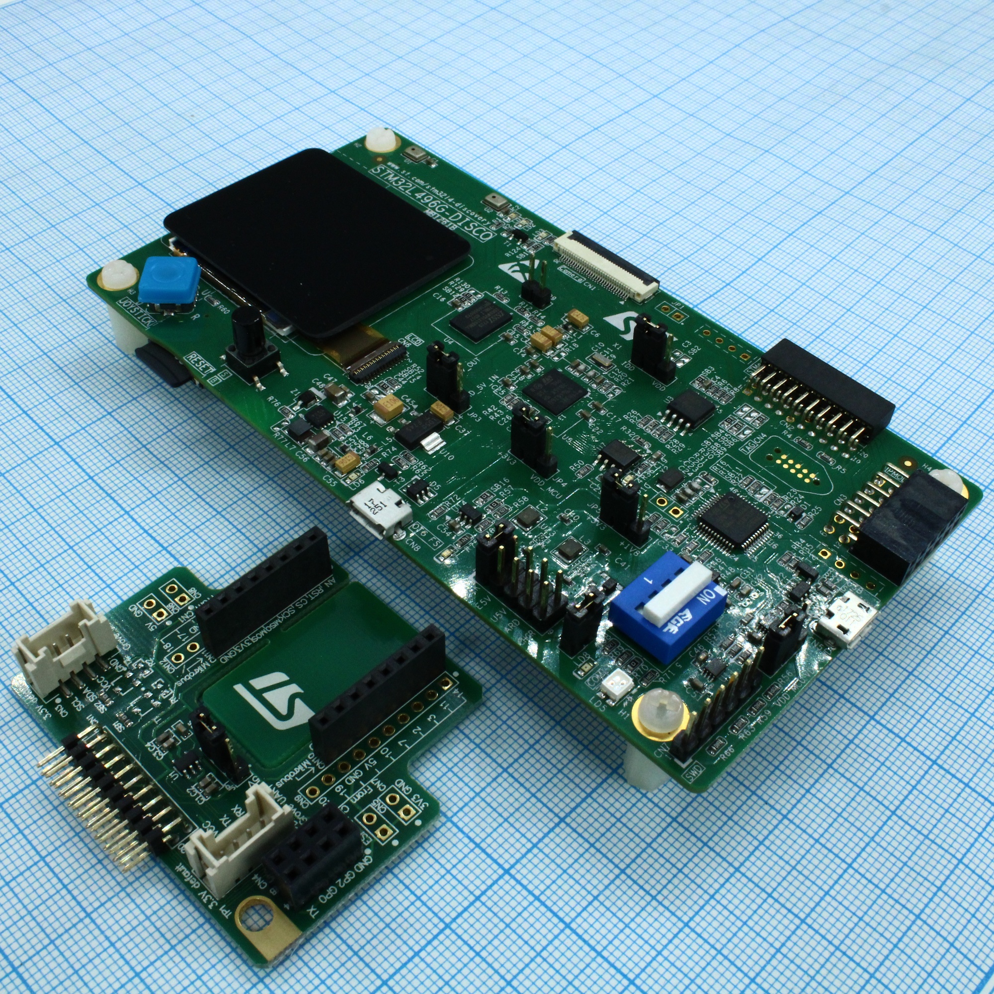 STM32L496G-DISCO - Полная платформа демонстрации и разработки микроконтроллера STMicroelectronics Arm® Cortex®?M4 на базе ядра STM32L496AG со встроенным отладчиком ST-LINK/V2-