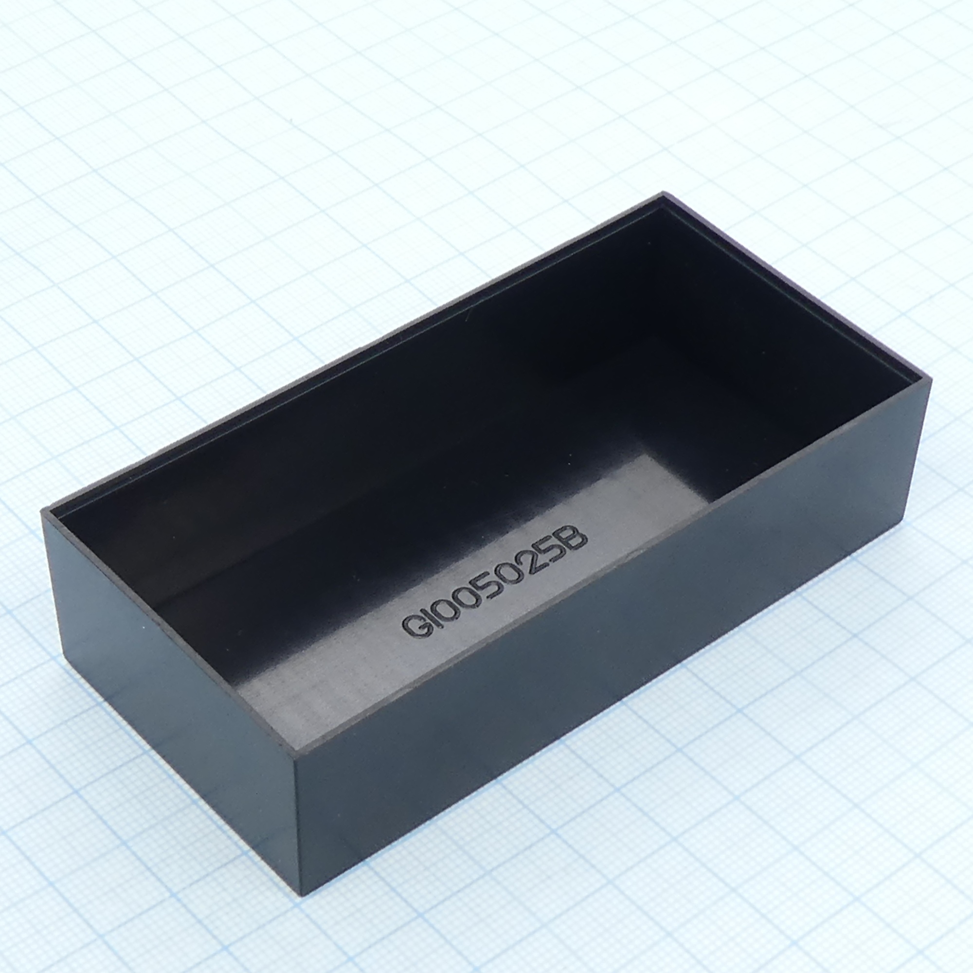 G1005025B - Корпус черного цвета из  пластика под заливку компаундом, крышка возможна