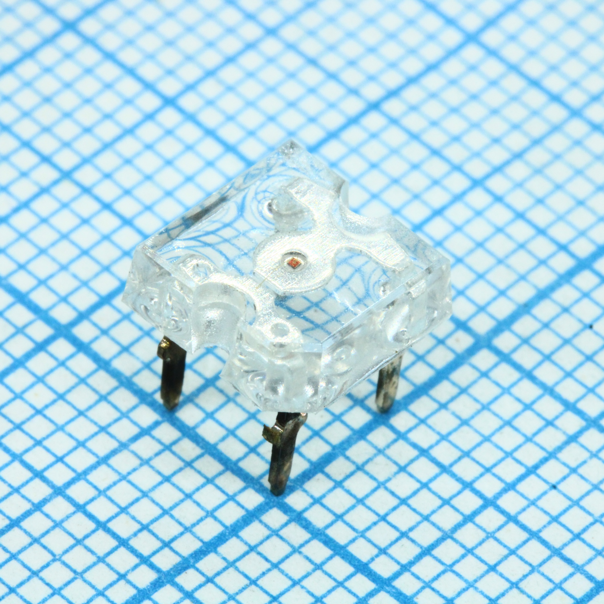 FYLF-1140UY1C - Светодиод 7,6х7,6мм/желтый/590нм/350мкд/прозрачный/110°