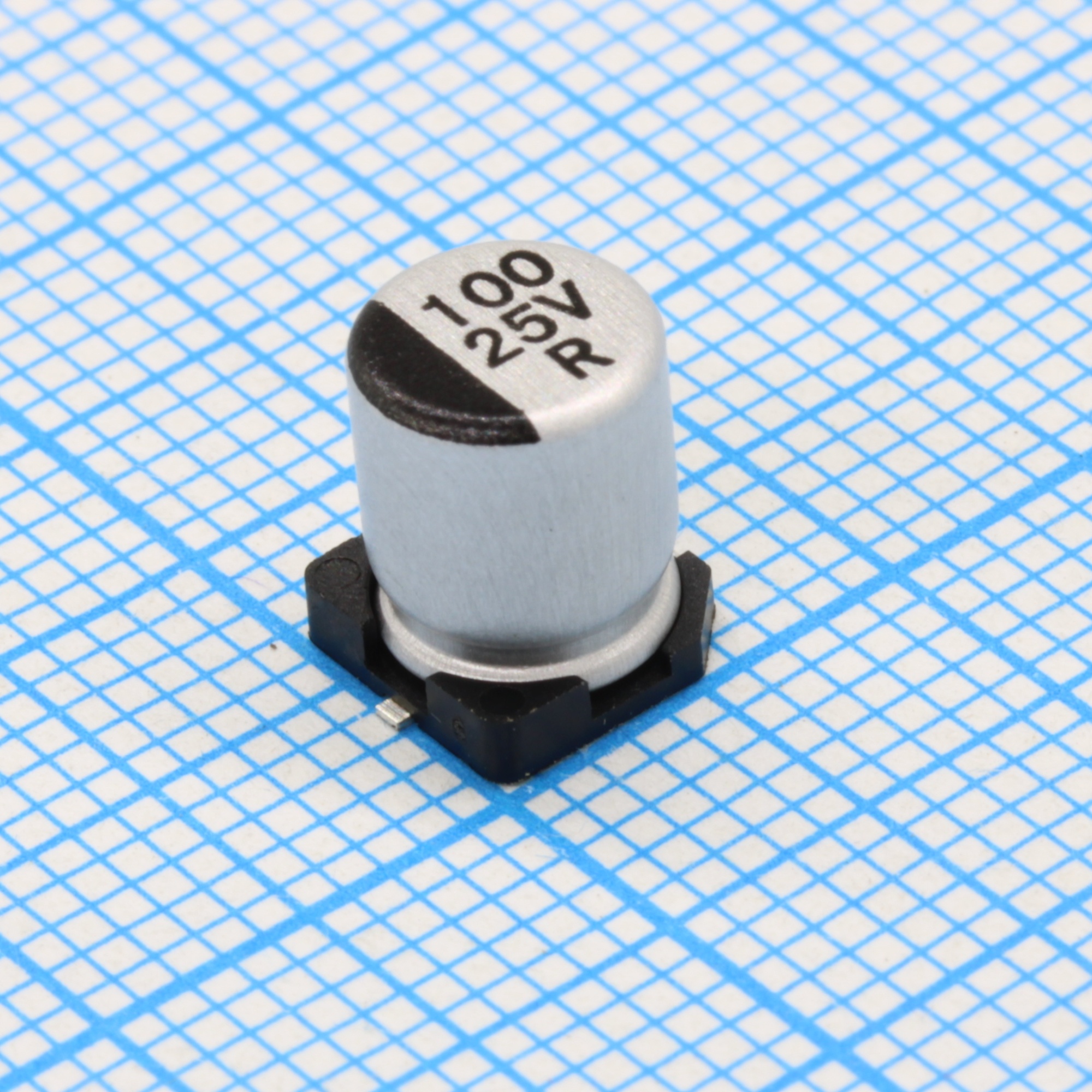 EZV101M25RC8 - Конденсатор алюминиевый  электролитический 100мкФ 25В ±20% (6.3 X 7.7мм) для поверхностного монтажа 280мА 2000час 105°С лента на катушке