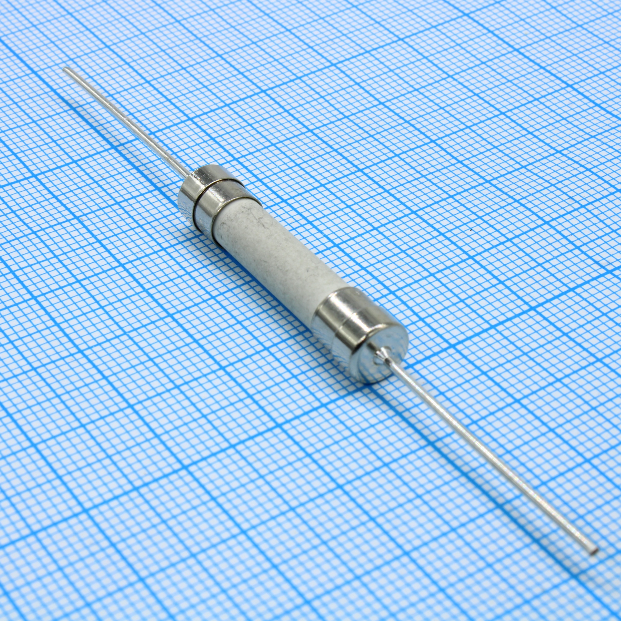 L-KLS5-1055-30000 - Предохранитель плавкий 30А 6.3x32 керамический туба (быстродействующий)