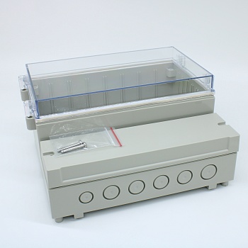 DC005CUL - Двухсекционный корпус IP65 с откидной прозрачной крышкой, база ABS светло-серая, крышка из поликарбоната