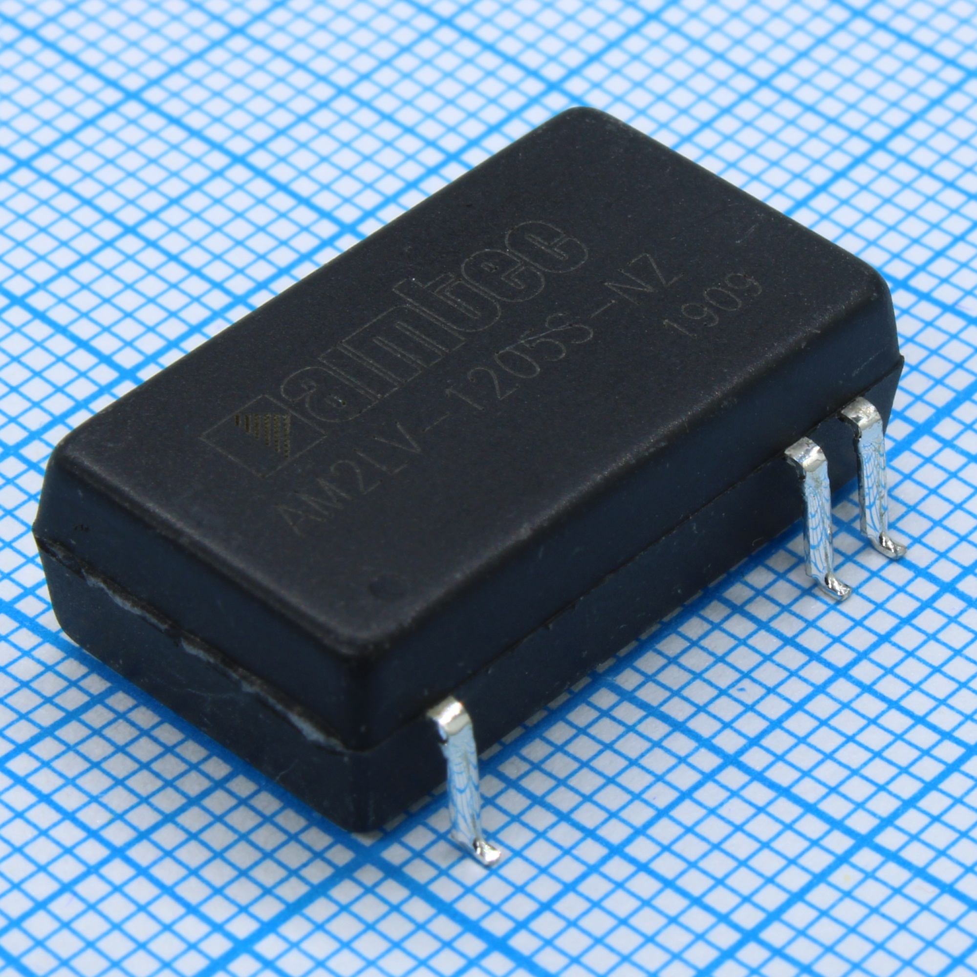 AM2LV-1205S-NZ - Импульсный DC/DC преобразователь напряжения (из 12 в 5 В)2Вт, вход 9…18В, стабилизированный выход 5В/400мА, изоляция 1500В DC, SMD-корпус, -40…+85°С.