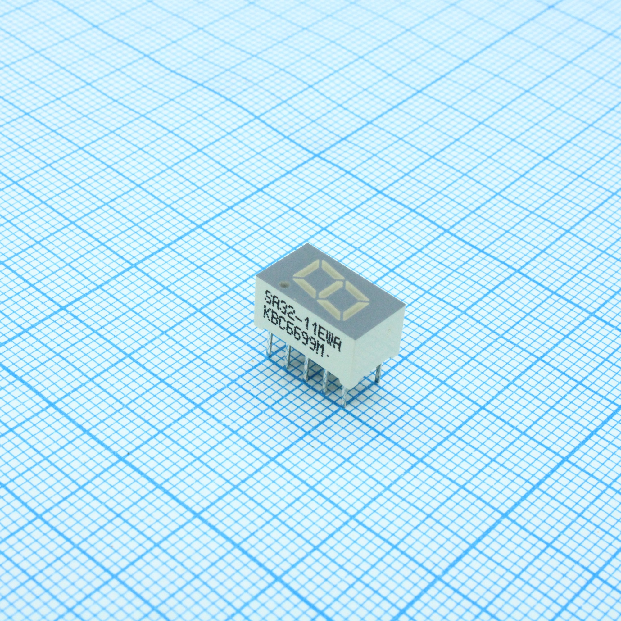 SA32-11EWA - 1 разрядный индикатор 8мм/красный/617нм/1.4-3.3мкд/ОА