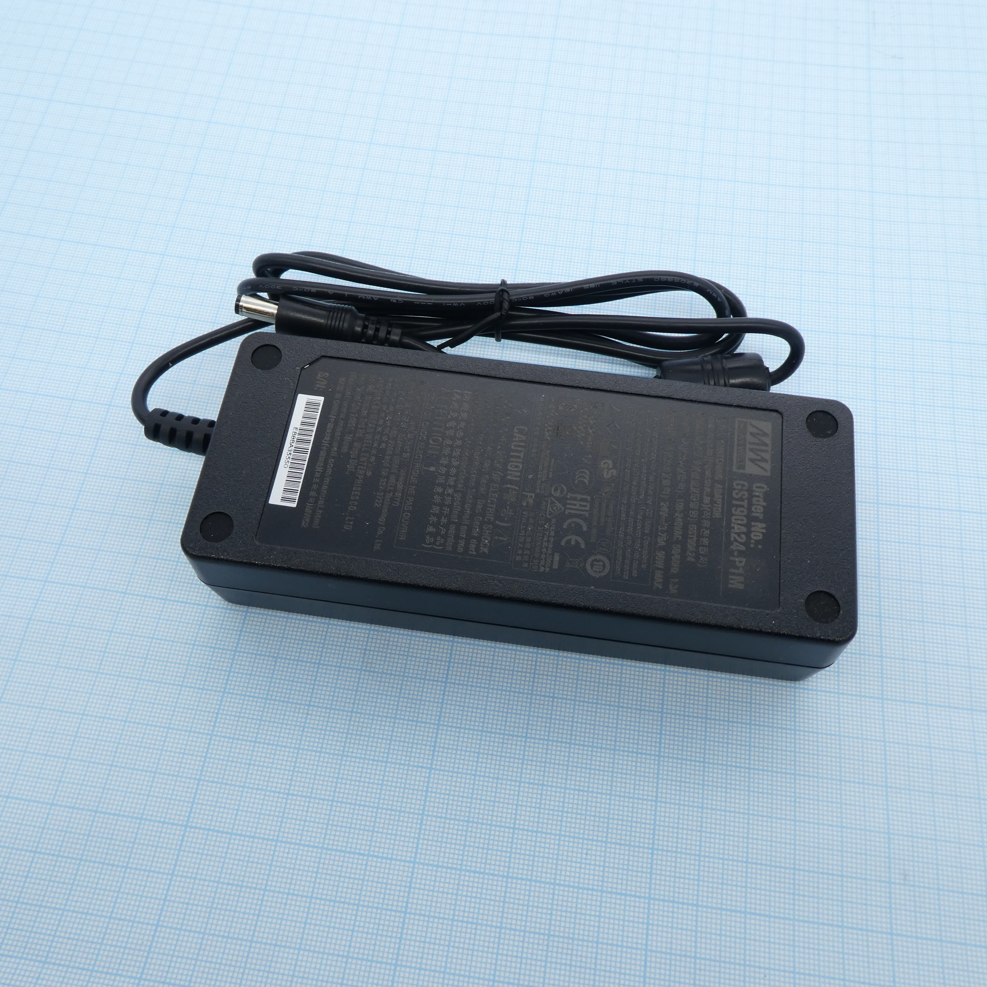 GST90A24-P1M - AC-DC,  90Вт, вход 90...264B AC 47...63 Гц, 127...370B DC, выход 24B/3.75A, изоляция 3000В AC, 145x60x32мм, -30...+70°С, сетевой разъём IEC320-C14, выходной разъем 11, диам. 5.5х2.5мм