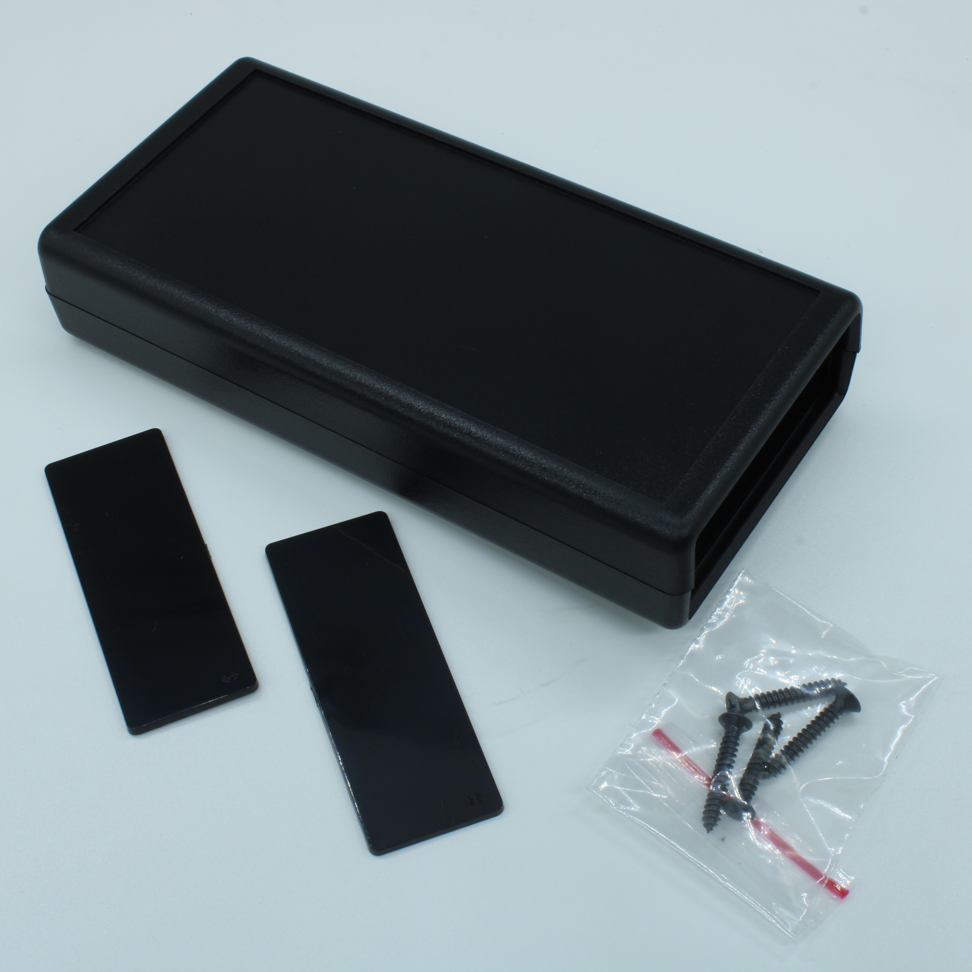 G539B-2$ - Корпус приборный, носимый, материал: ударопрочный пластик ABS, две панели "$", черный