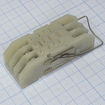 Розетка РП21-003-2 - Розетка предназначена для крепления к панели при помощи защелки. тип 2(под дин-рейку)