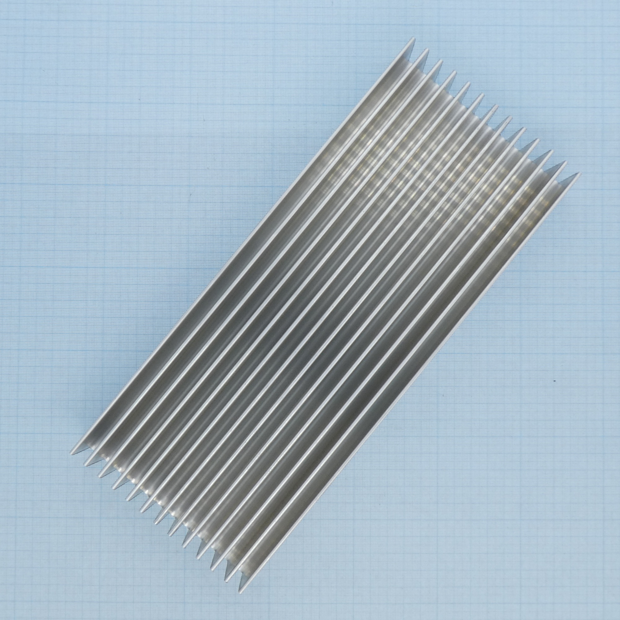 Профиль АВ0095-125*46 (300мм) - Профиль радиаторный прессованный нормальной точности