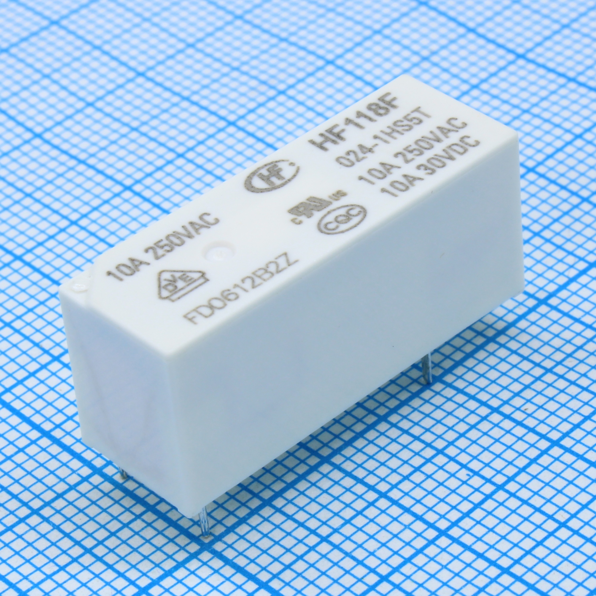 HF118F/024-1HS5T - Реле силовое 10А один контакт на замыкание катушка 24В монтаж в отверстие