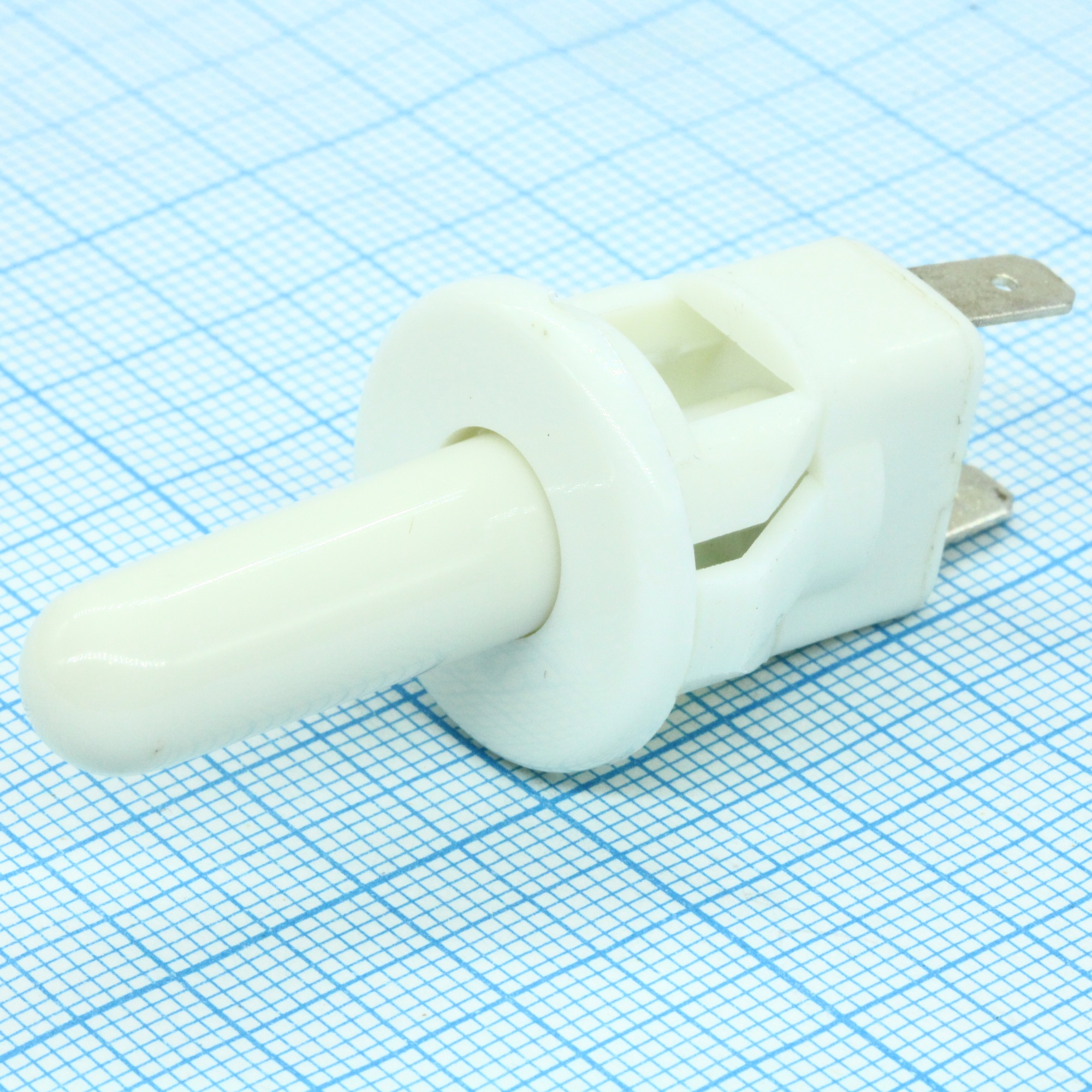 PBS-19C2 белый - Кнопка без фиксации 2,5А 250В ON-(OFF) мебельная на размыкание М19,2