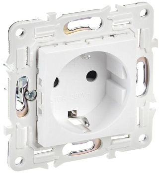 SKANDY Розетка с заземлением с защитными шторками 16А безвинтовое крепление SK-R06W арктический белый IEK SK-R14-16-1-K01