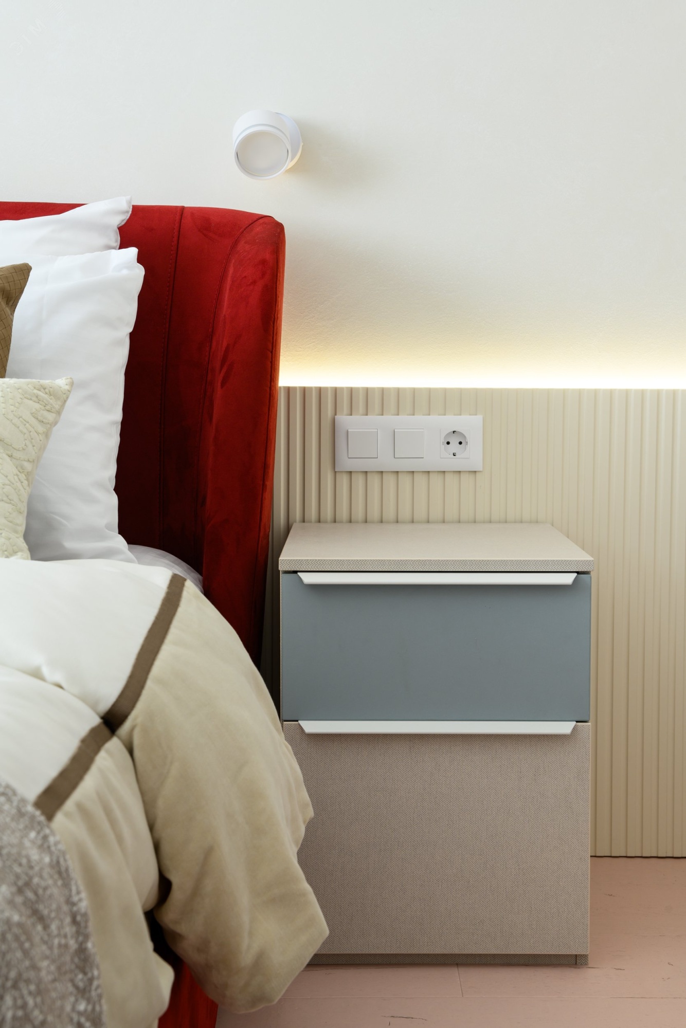 SKANDY Выключатель 1-клавишный проходной 10А SK-V02W арктический белый IEK SK-V12-0-10-K01