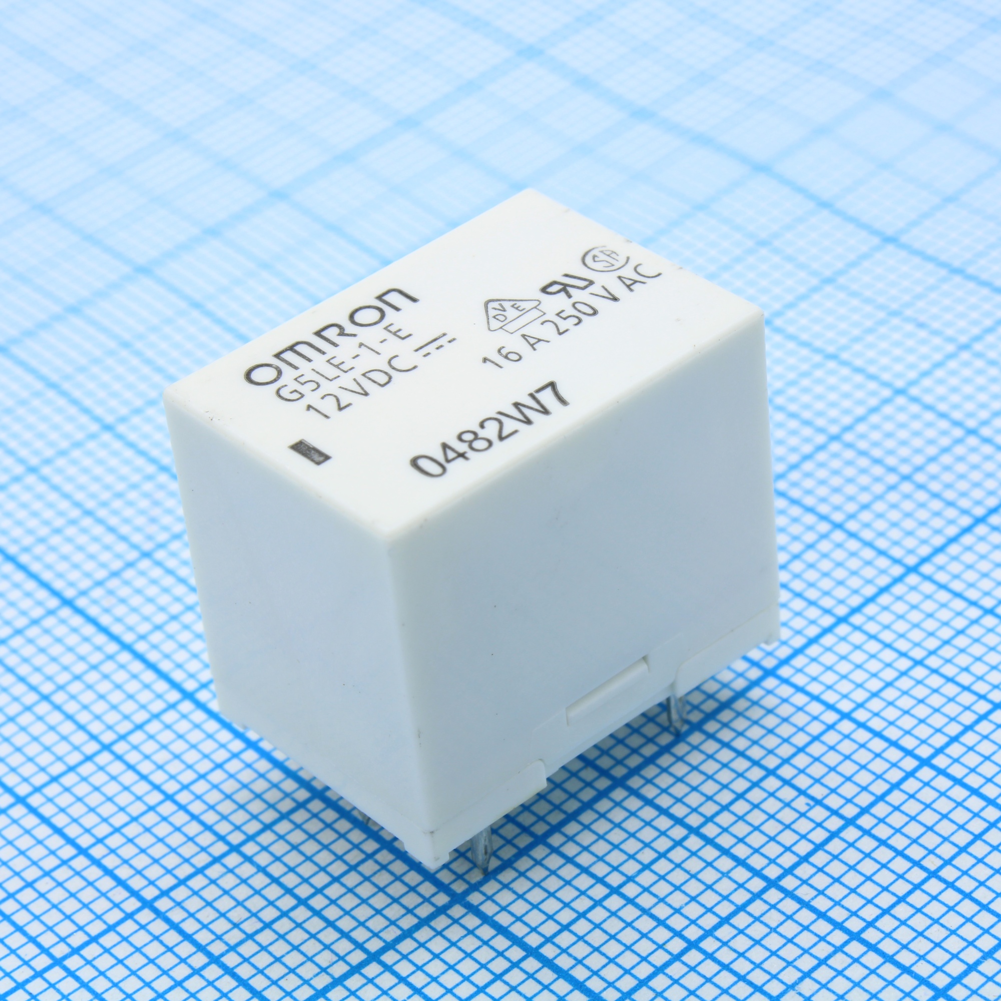 G5LE-1E-12DC - Реле силовое катушка 12В 3600Ом 8A одна группа на переключение монтаж в отверстие