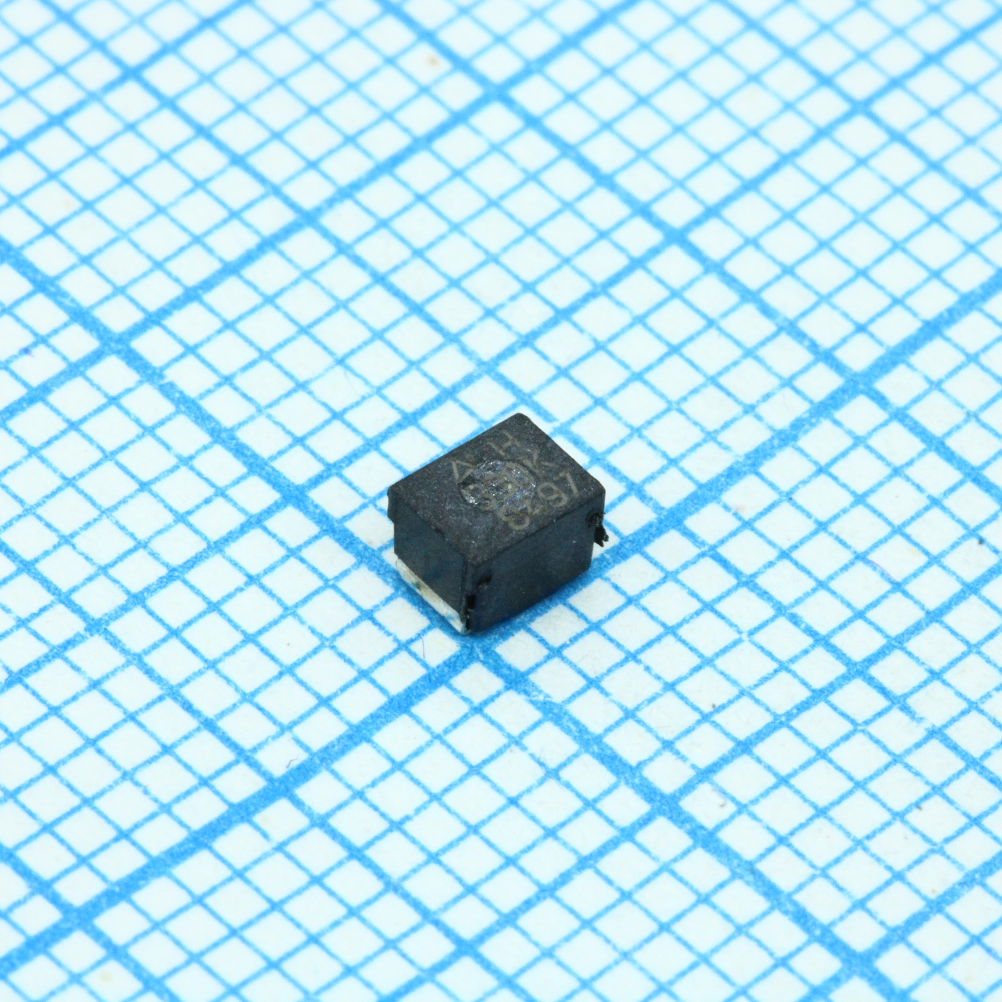 B82422H1333K - ЧИП-индуктивность силовая проволочная формованная 33мкГн ±10% 2.52МГц 15Q-Фактор феррит 280мА 1.4Ом 1210 автомобильного применения