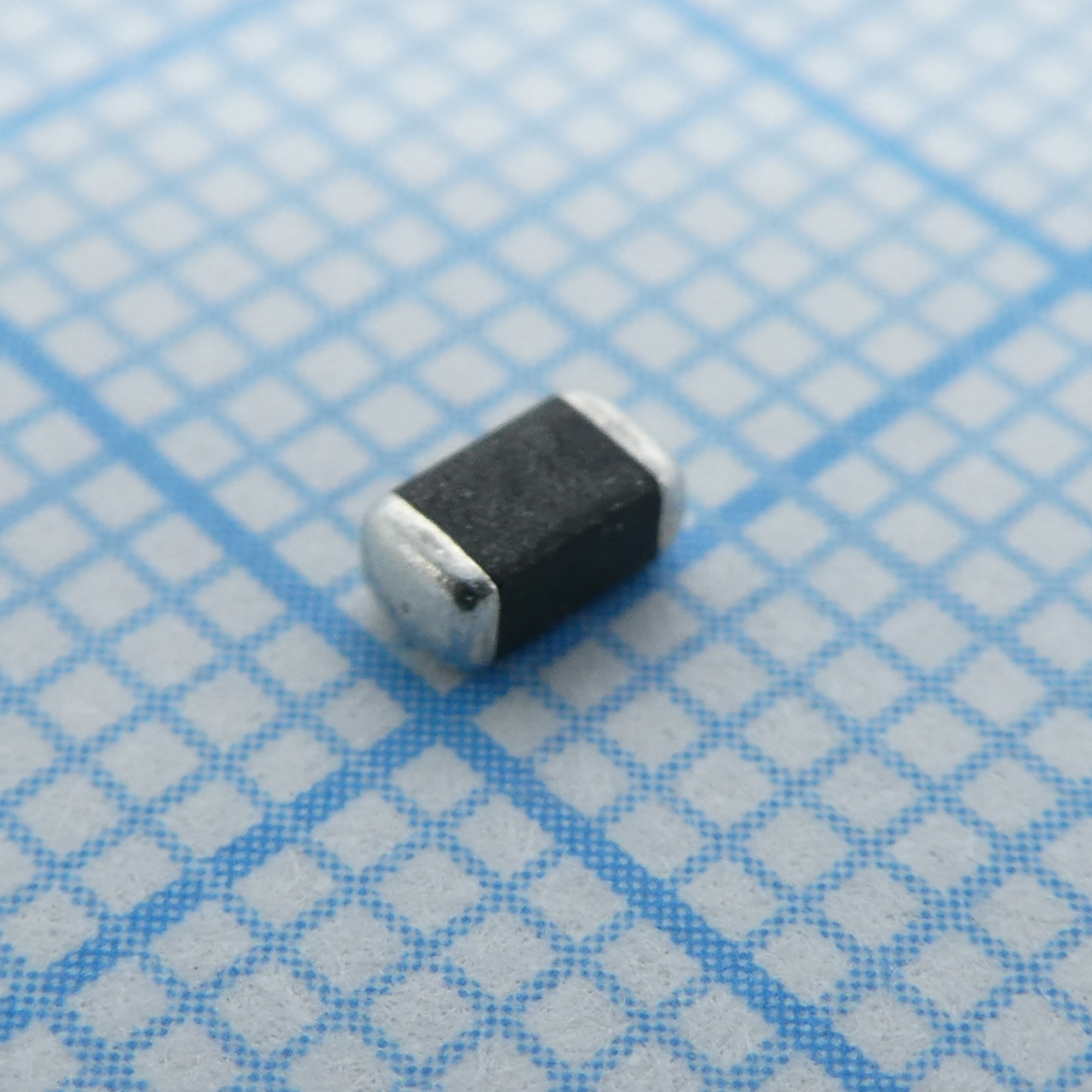 V56MLA1206H - Варистор типоразмера 1206, 40VAC/56VDC 180A 77В 0.1Вт, SMD