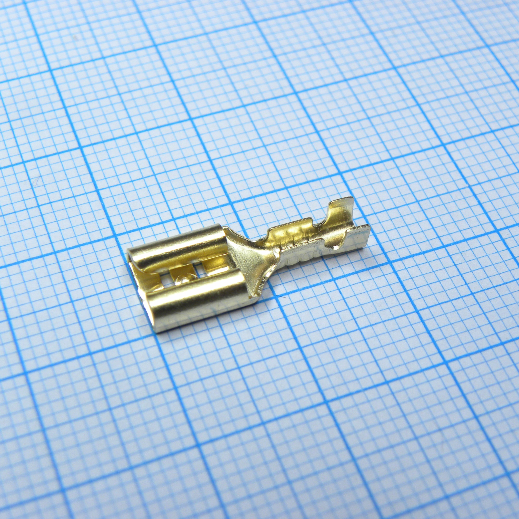 Контакт гнездовой DJ622-D6.3A - Контакт гнездовой неизолированный 6,3 мм, самофиксация, сечение провода 0.5-0.8мм2, Толщина металла: 0.4мм, Материал: латунь, Способ монтажа: обжим