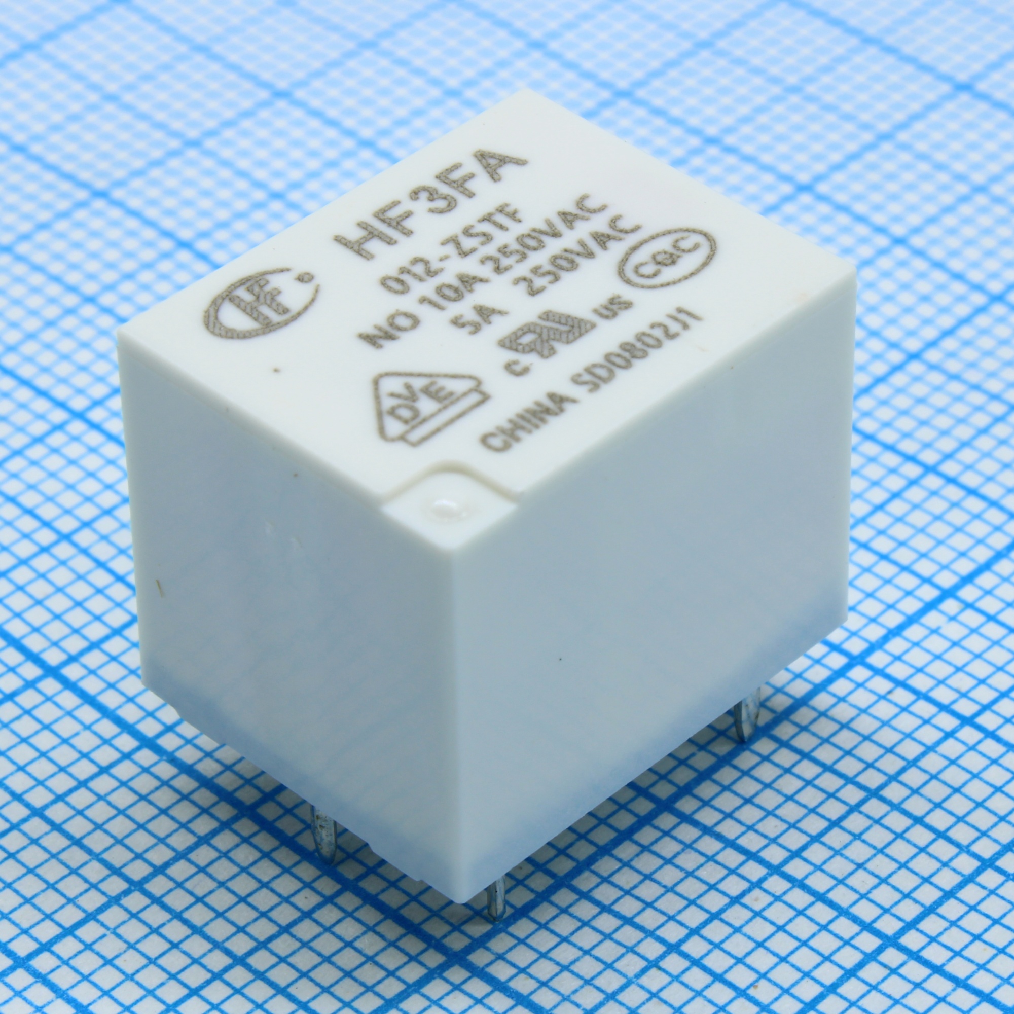 HF3FA/012-ZSTF - Миниатюрное электромеханическое реле; монтаж на печатную плату; 1CO 10A; Контакты AgSnO2; катушка 12В DС; влагозащита RTIII