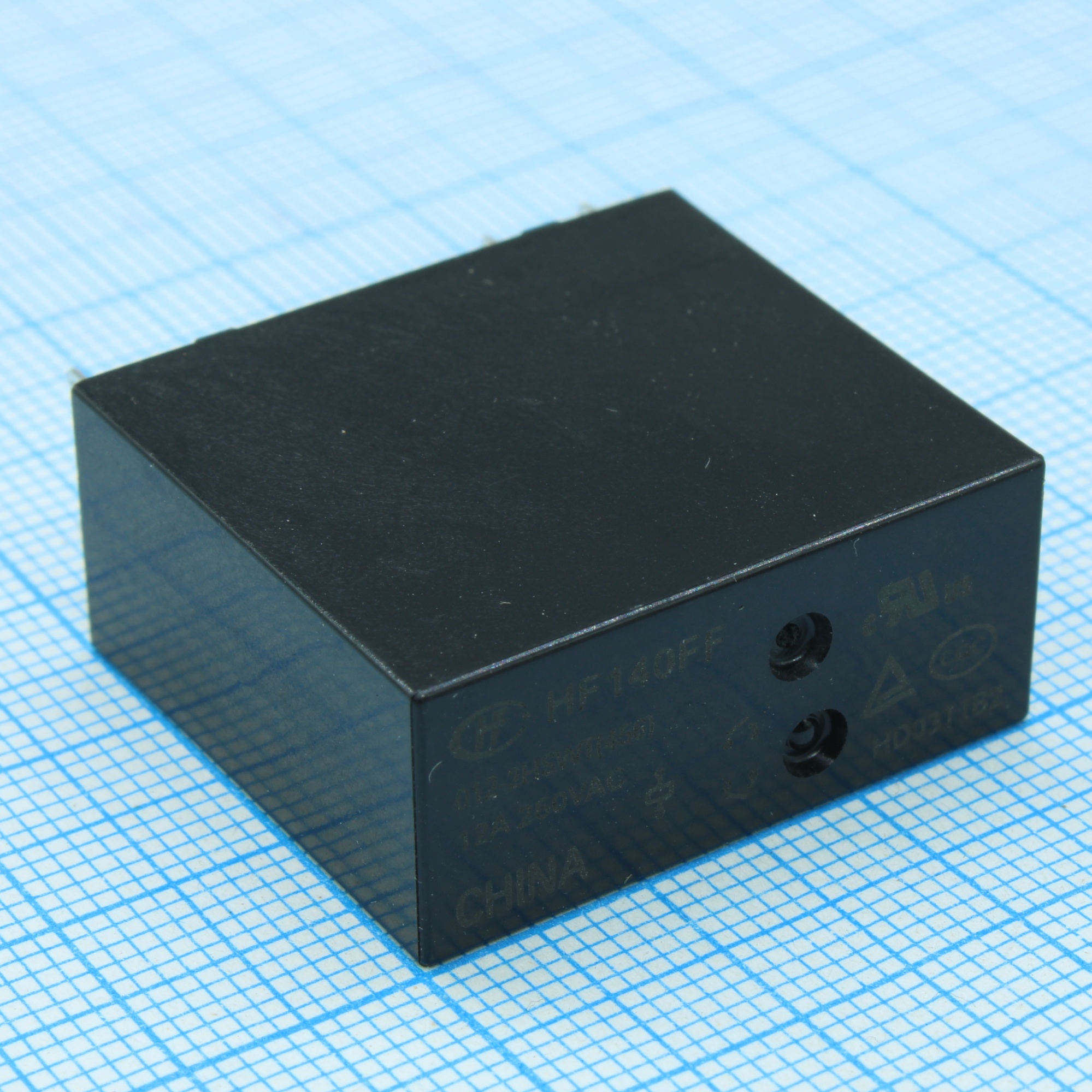 HF140FF/012-2HSWT(456) - Реле силовое, 12А два контакта на замыкание катушка 12В