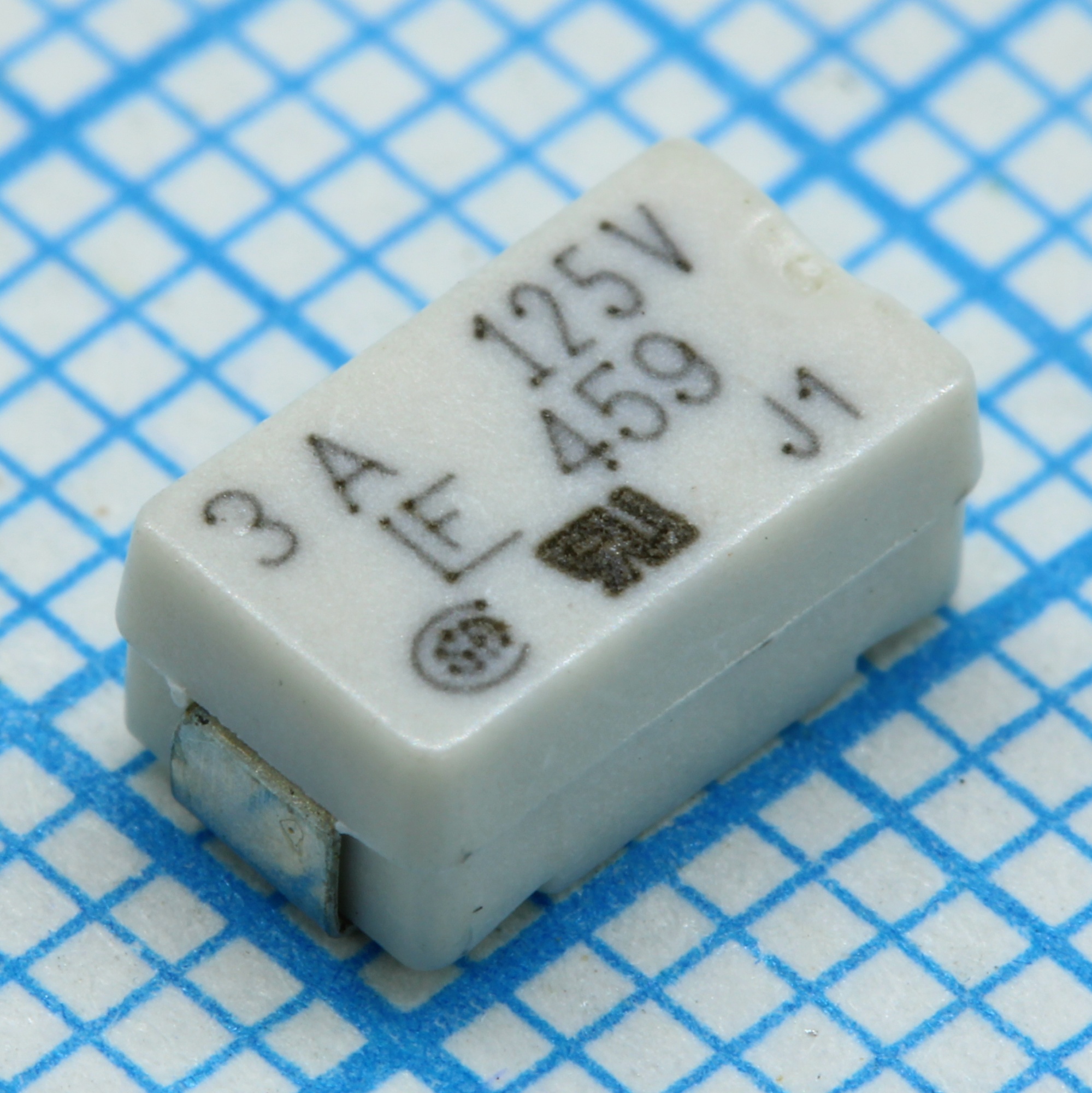 0459003.UR - Предохранитель сверхбыстродействующий 3A 125В SMD 7.24х4.32х3.05мм