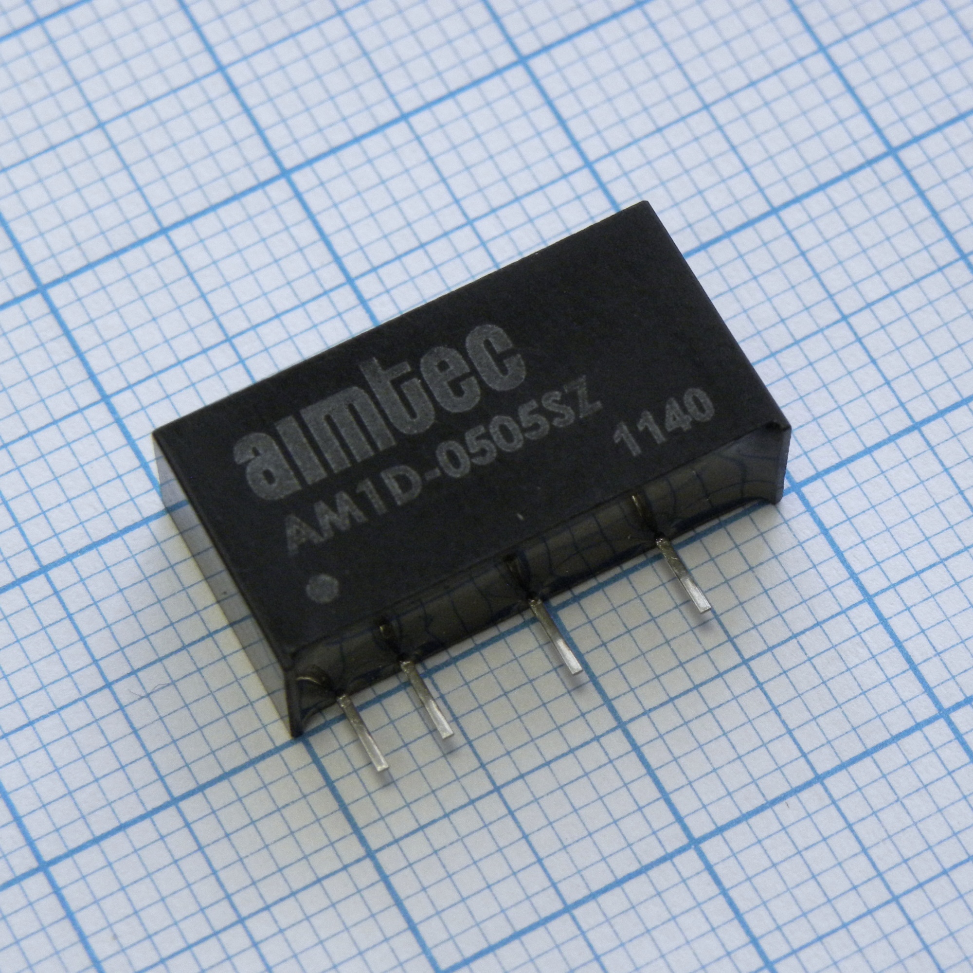 AM1DS-2405S-NZ - DC/DC, 1Вт, вход 21.6…26.4В, выход 5В/0.2А, изоляция 1500В DC, КПД 79%, максимальная емкостная нагрузка не более 220мкФ, SIP7, 19.5x6x9.35мм, -40…105°C, пластик