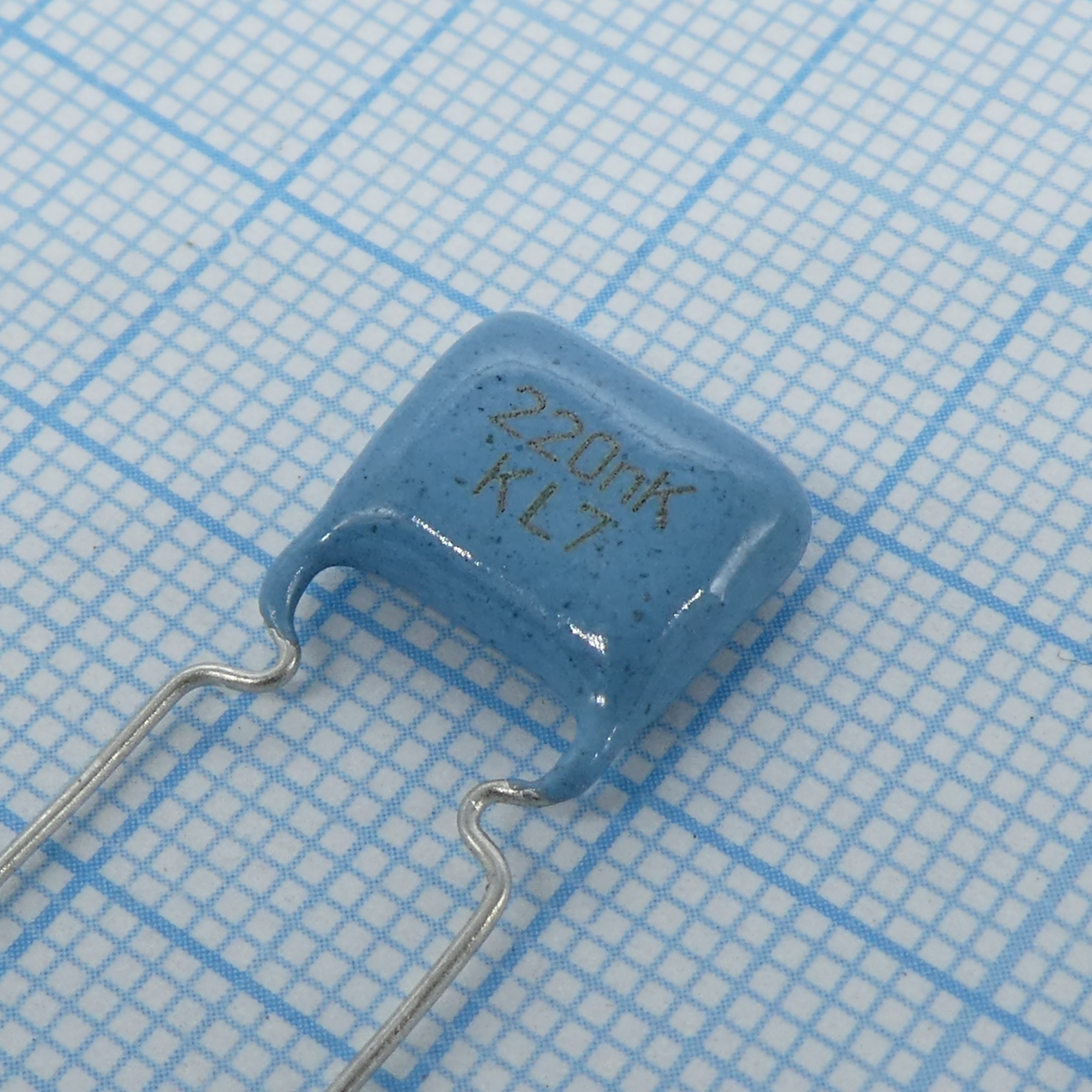 К73-17-63-0.22  10% - Конденсатор металлопленочный полиэтилентерефталатный 63В 0.22мкФ ±10%