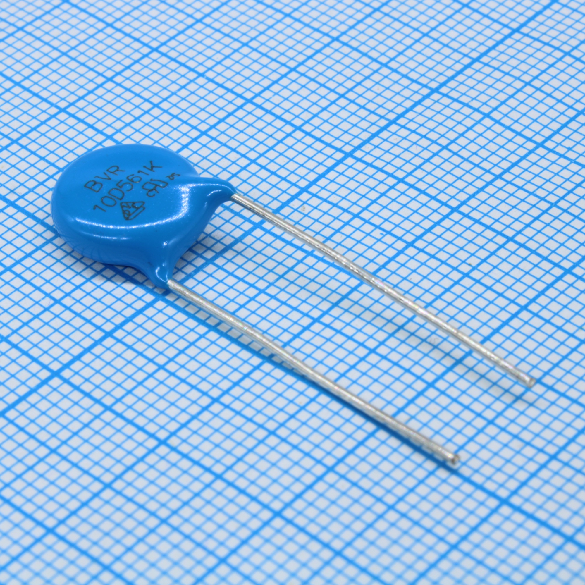 L-KLS6-10D561K - Варистор 560В радиальный 10мм