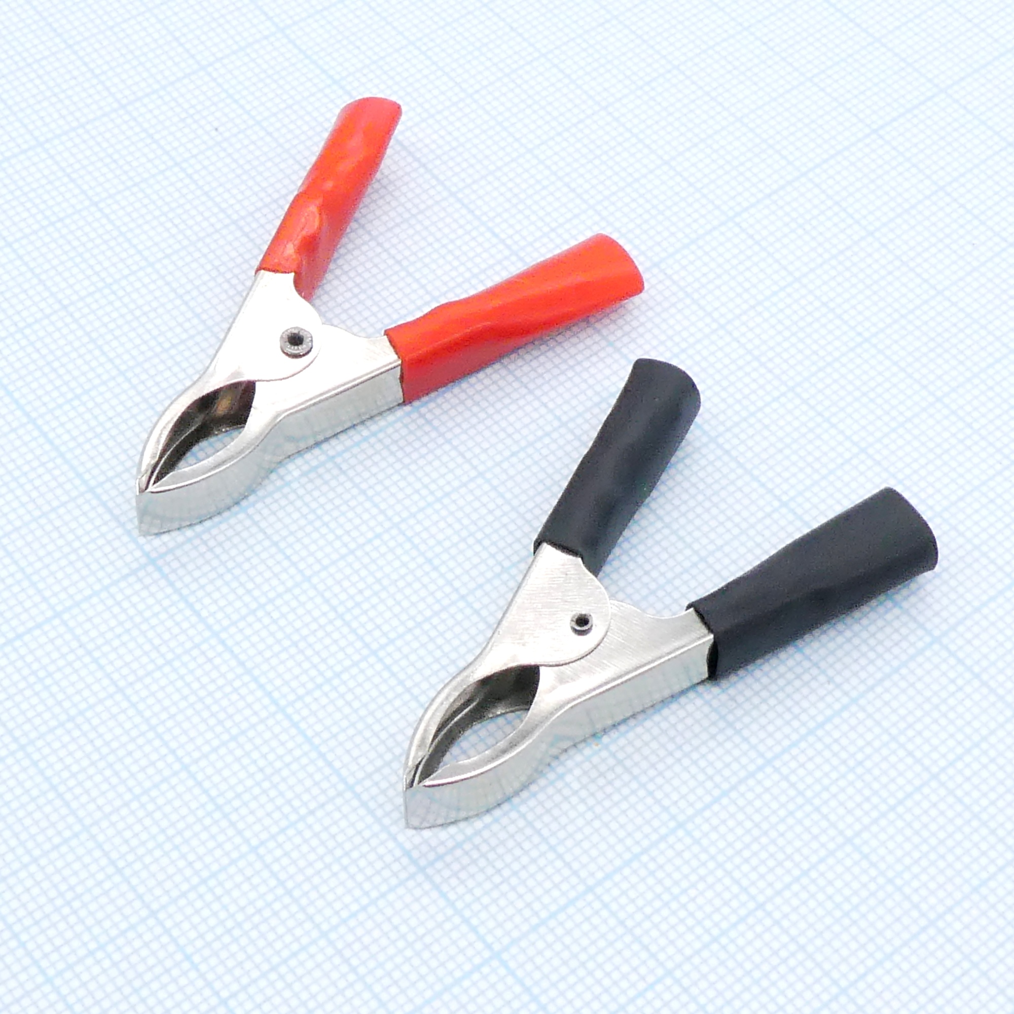 Зажим крокодил 8-0035 кр/чер (пара) 15А - Зажим типа крокодил черный/красный (ПАРА)с изоляторами,под пайку/обжим,15(10- номин.) А