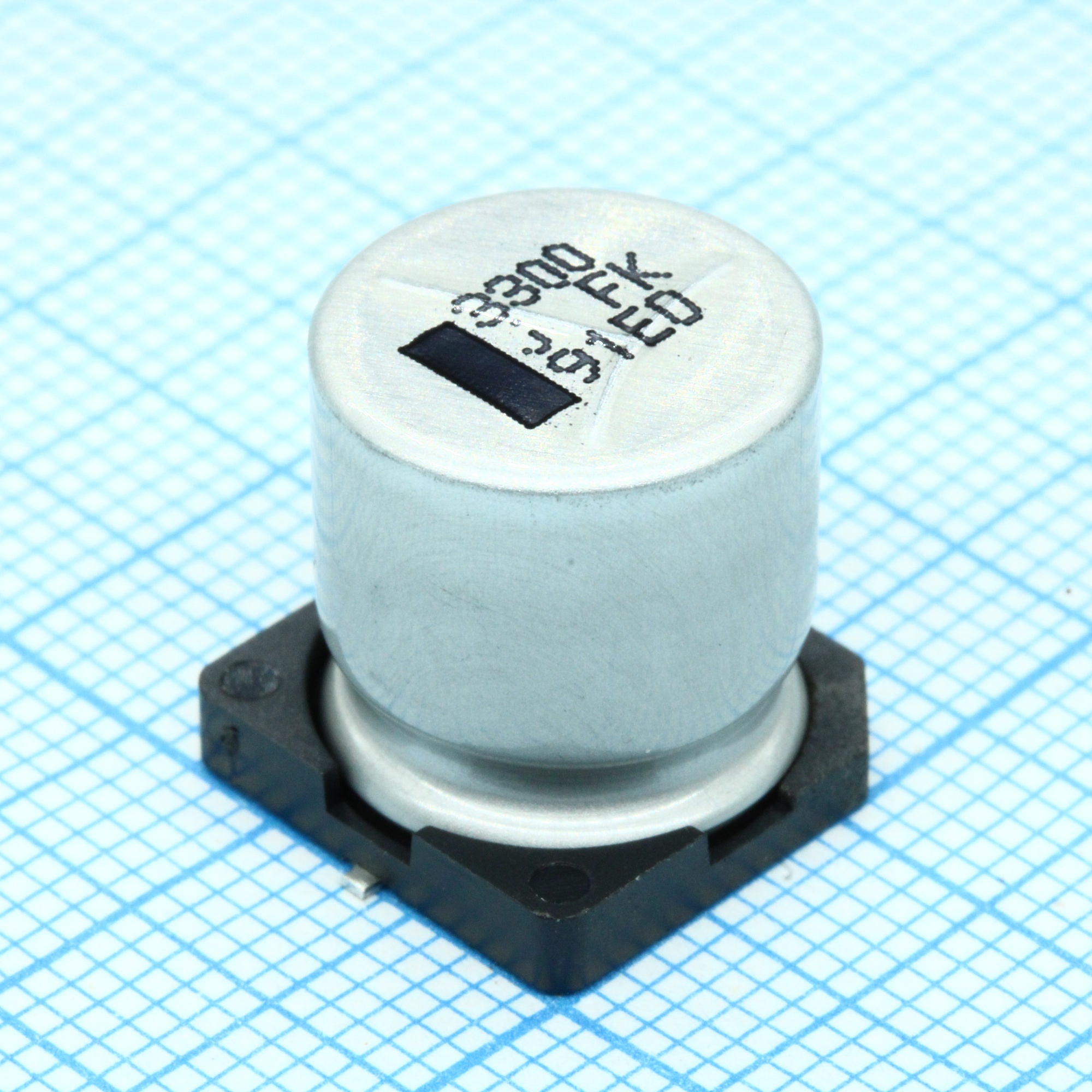 EEVFK0J332Q - Конденсатор алюминиевый электролитический 3300мкФ 6.3В ±20% (12.5 X 13.5мм) для поверхностного монтажа 0.06 Ом 1100мА 2000час 105°С автомобильного применения лента на катушке