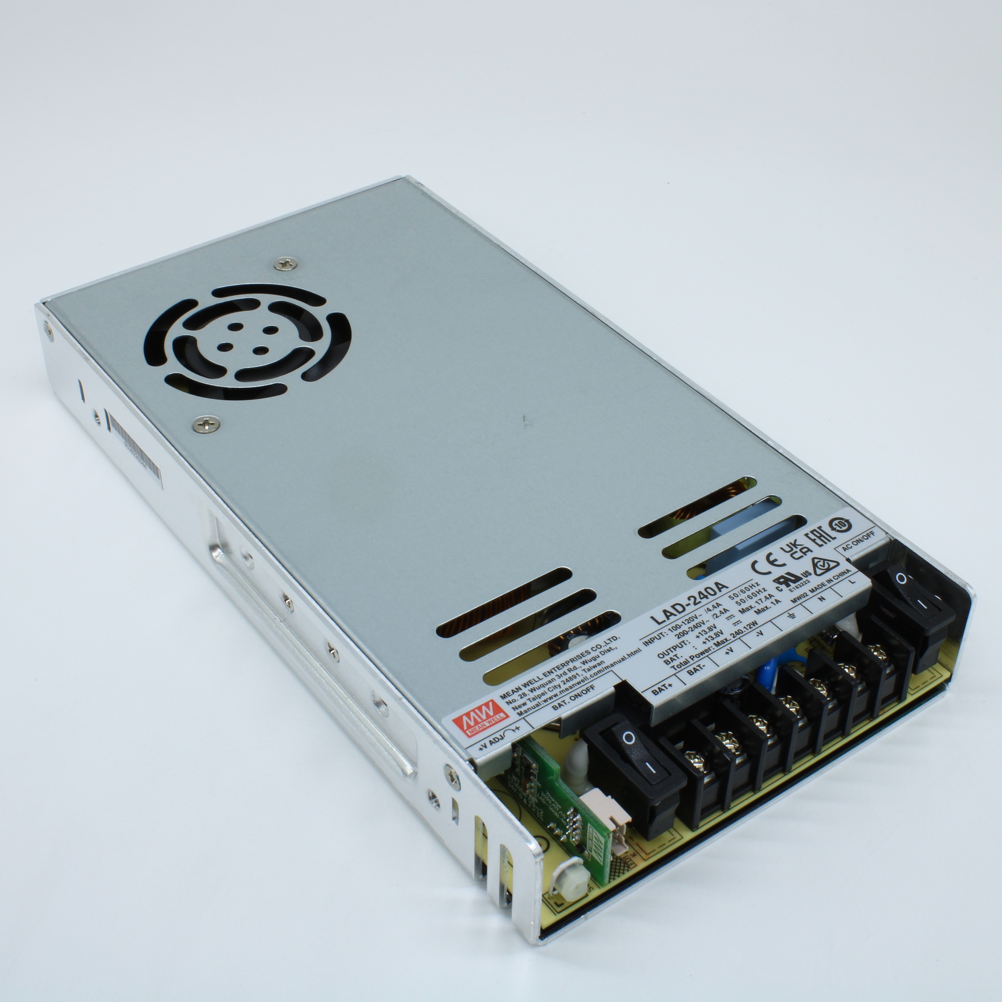 LAD-240A - AC-DC с функцией заряда АКБ, 240.12Вт, вход 90…132/180…264В AC, 47…63Гц /240…370В DC, вых1: 13.8В(10.8…14.5В)/16.4A, вых2: 13.8В/1A (заряд), изоляция 3000В AC, в кожухе 215х115х30мм, -20…+60°С, состояние по TTL