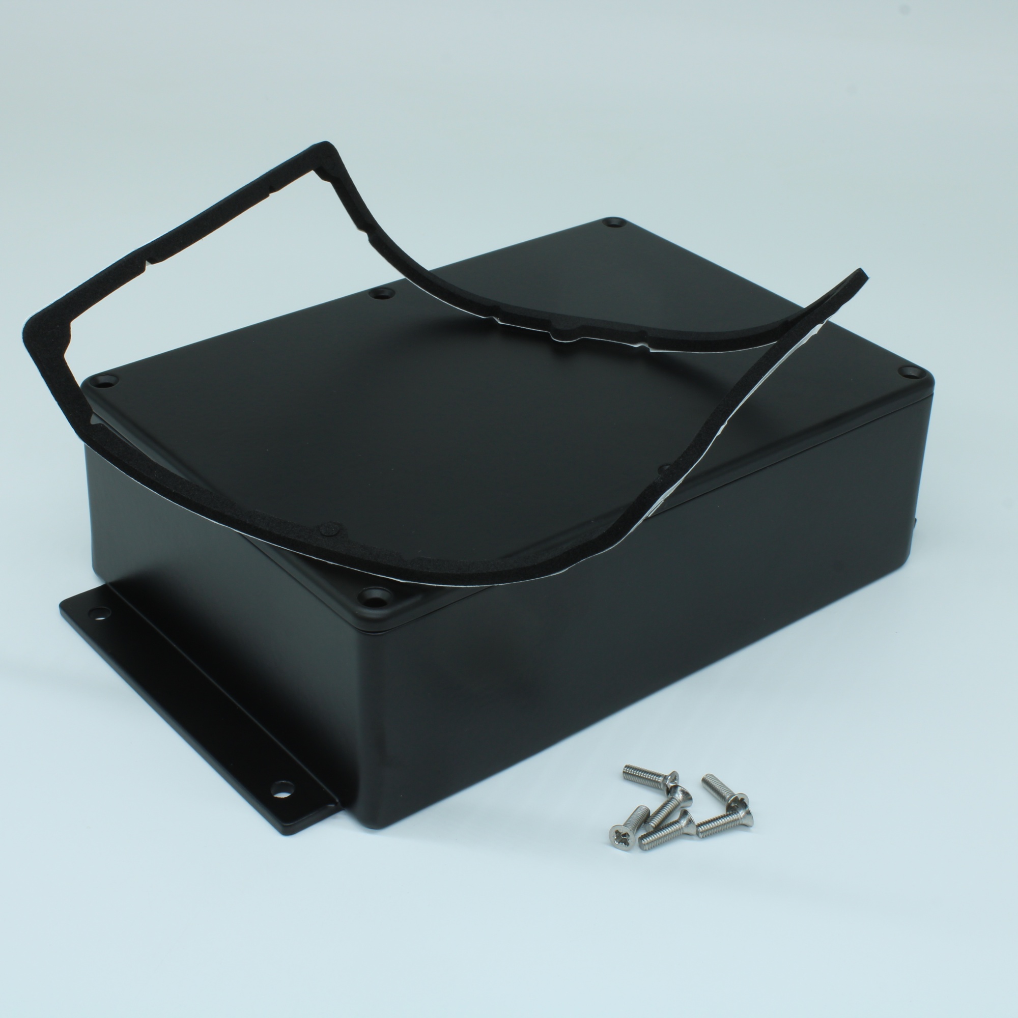 BS27MFBK - Герметичный алюминиевый корпус с фланцами с прокладкой, IP66, черный