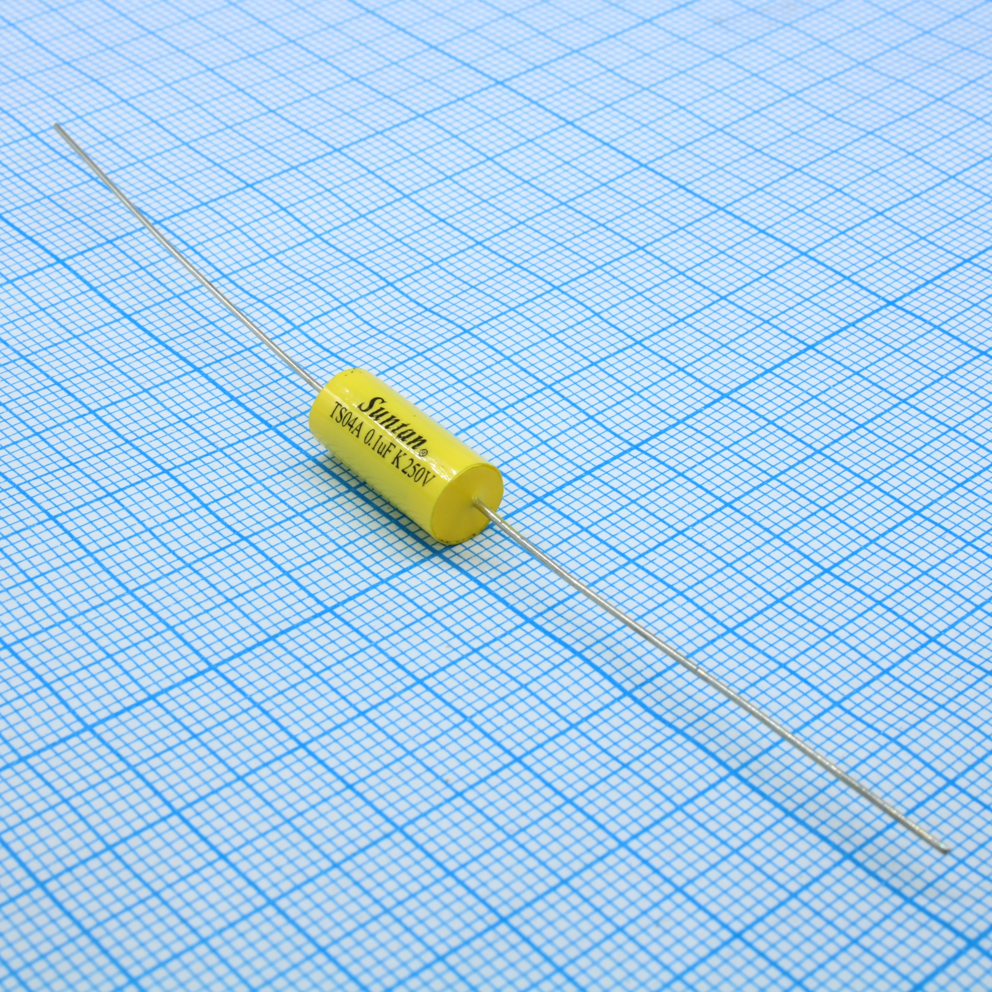 TS04A02E104KSB000R - Конденсатор металлоплёночный полиэтилентерефталатный 0.1мкФ 250В ±10% (16х6.5мм) аксиальные выводы 105°C россыпь