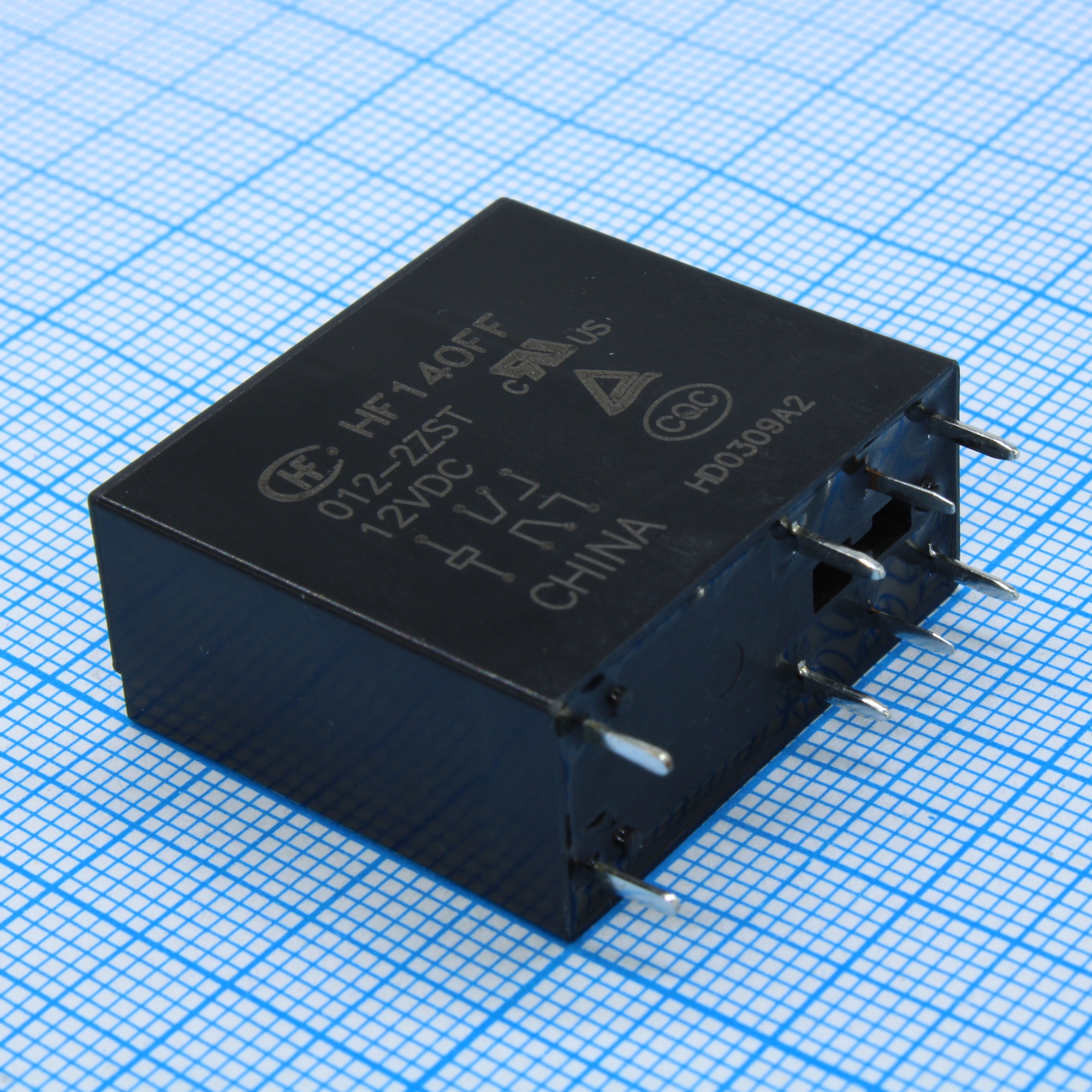 HF140FF/012-2ZST - Реле силовое, 12А две контактных группы на переключение катушка 12В
