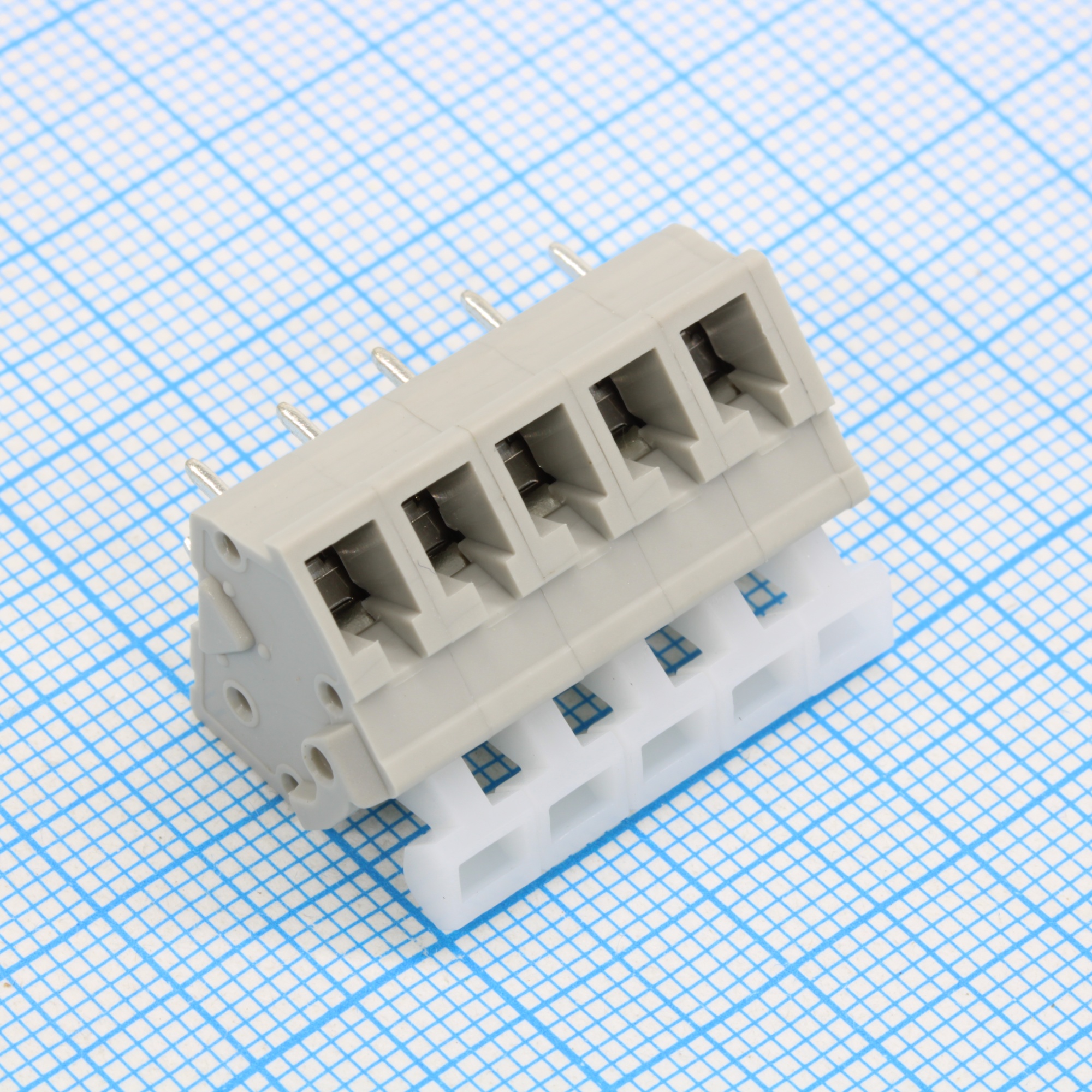 GT243-5.0-05P-11-00 - Пружинный клеммник на печатную плату 5 контактов. Серия GT243-5.0