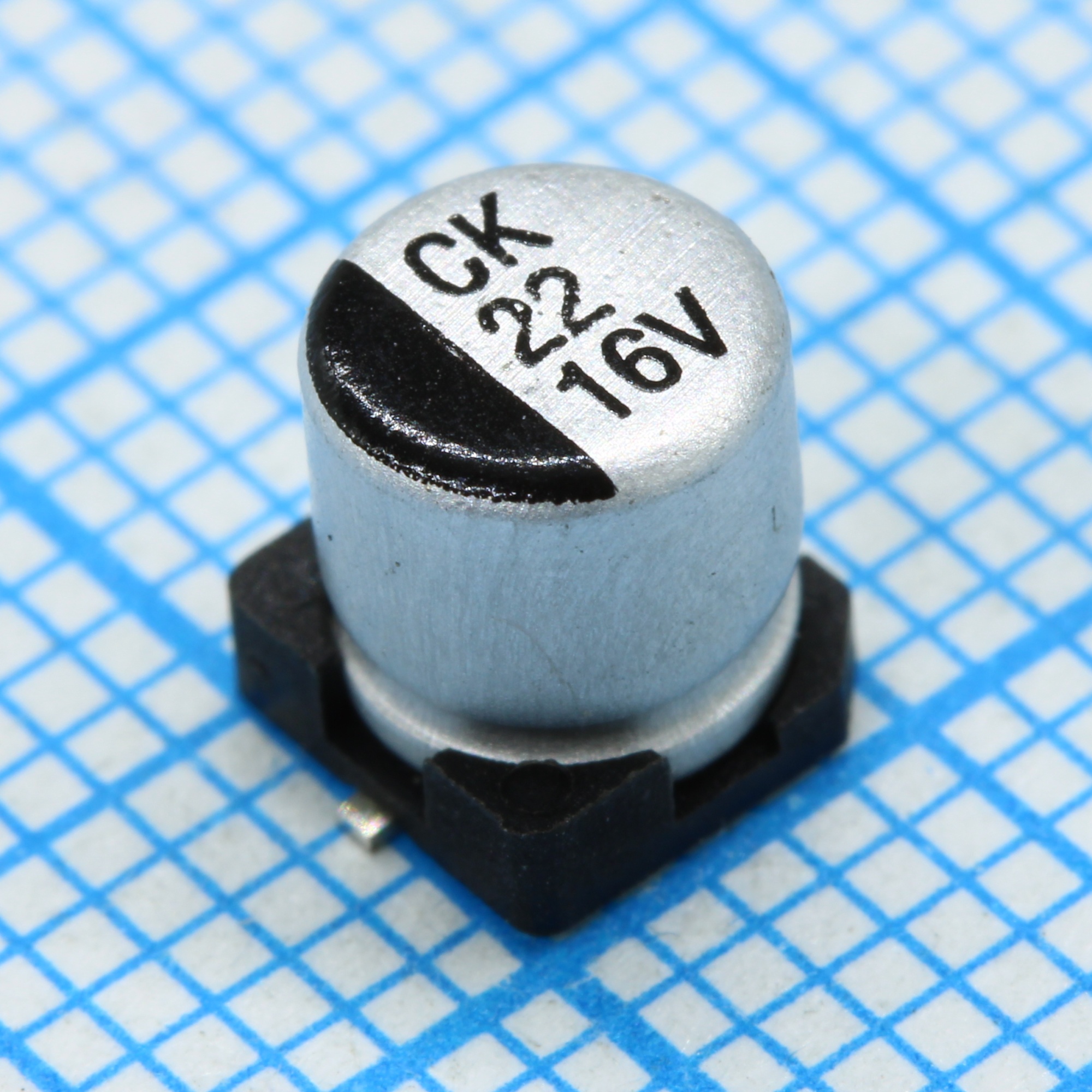 JCK1C220M050054 - Конденсатор алюминиевый электролитический SMD 22мкФ 16В ±20% (5х5.4)мм 27мА 1000час 105°C лента на катушке