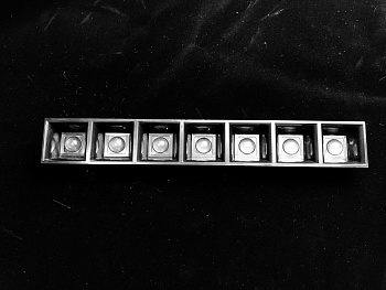 ASL280D40H7LED50G - Групповая линейная линза на 7 светоточек с черным рефлектором, для светодиодов 3030/5630/5050, 90%, 50° wide beam. 7X1, 280mm H:20mm, PMMA