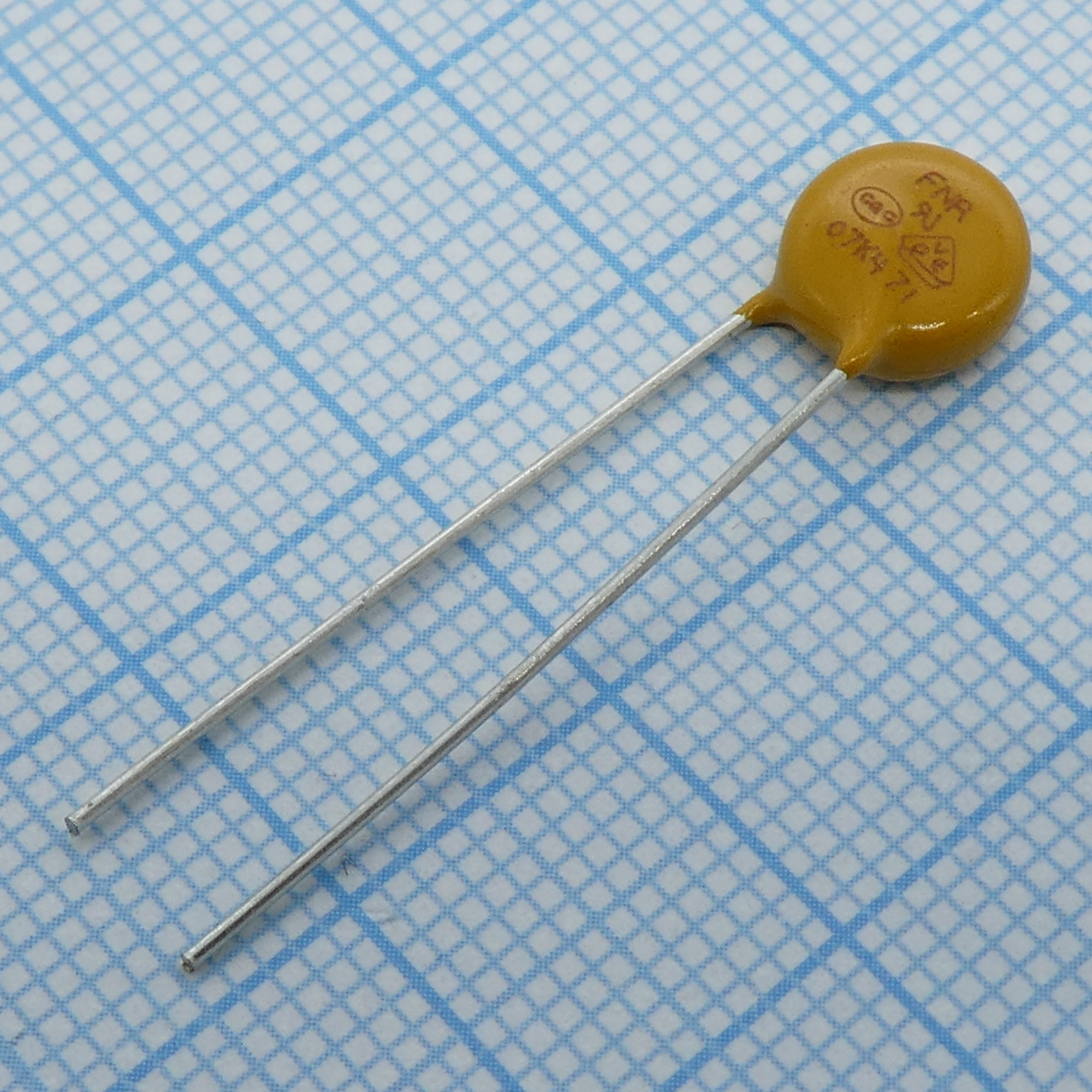 FNR-07K471 - Дисковый варистор, 470 В, 7x7 мм, -40...85C