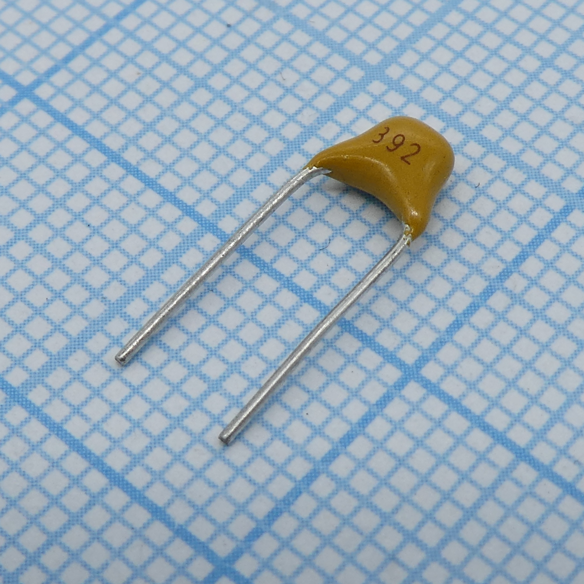 TS170R1H392JSBNB0R - Конденсатор керамический многослойный 3900пФ 50В NPO ±5% радиальный 5.08мм 125°C россыпь