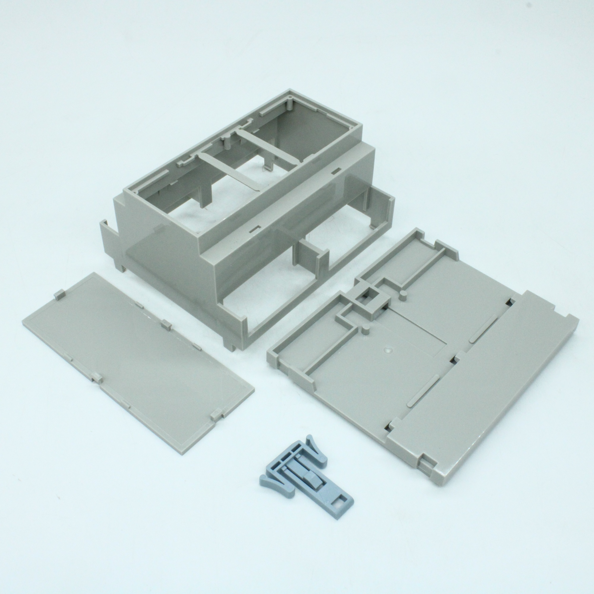 D6MG-Less Guards - Пластиковый корпус на DIN рейку, без пластиковых заглушек на контакную группу, светло-серый