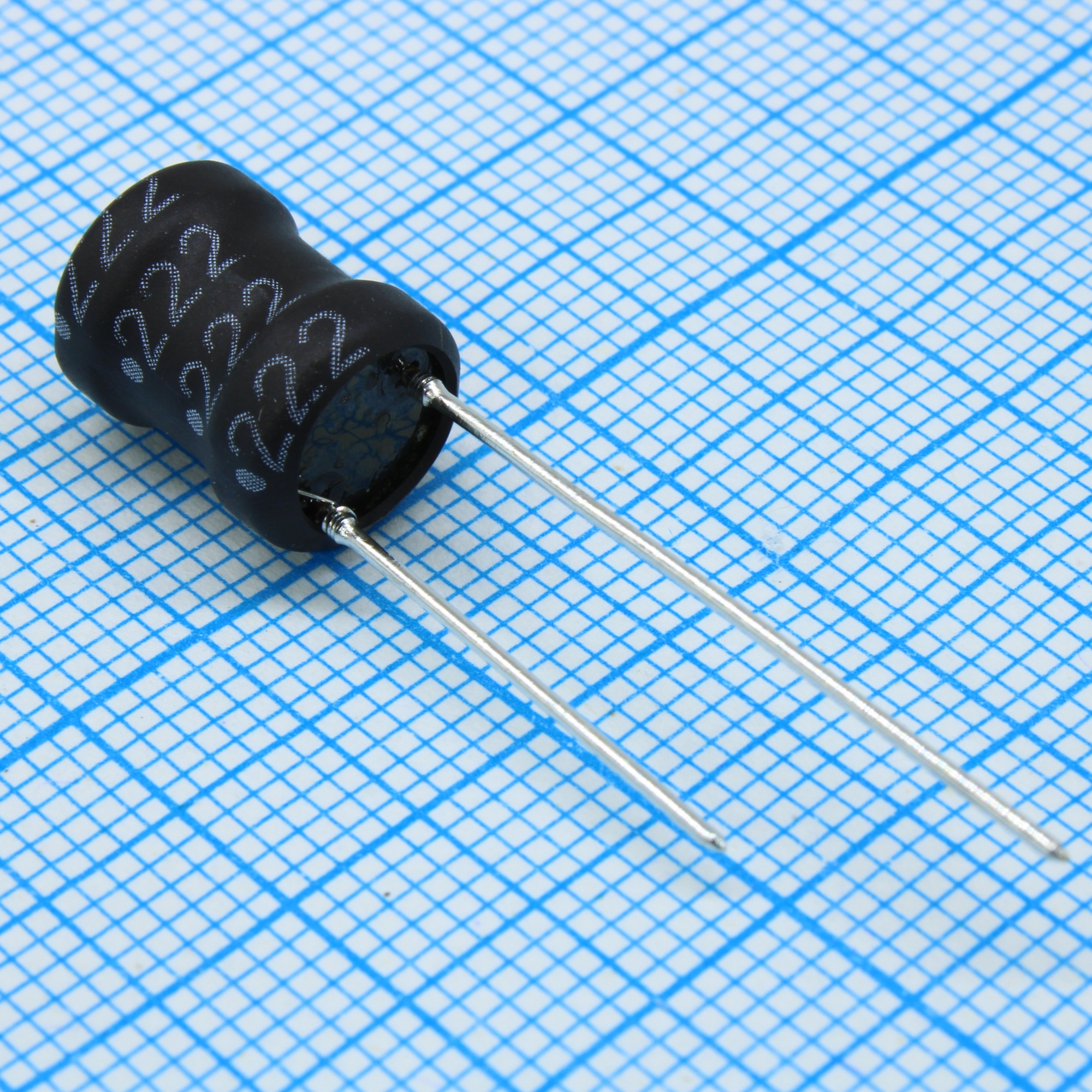 RLB1014-222KL - Индуктивность проволочная, радиальная, на ферритовом сердечнике 2200мкГн ±10% 252кГц 50Q-фактор феррит 0.26А 8.4Ом по постоянному току пакет