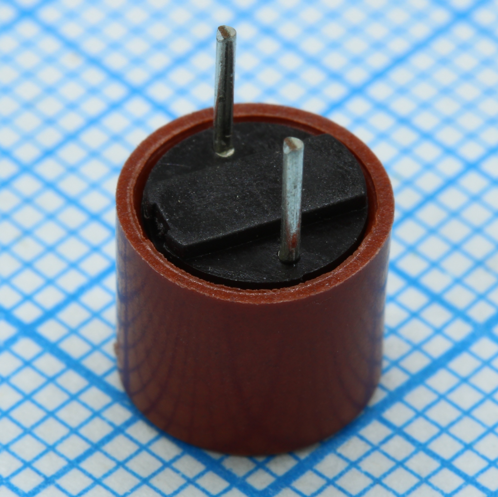 37212500411 - Предохранитель медленнодействующий 2.5A 250В радиальный 8.5х8мм россыпь